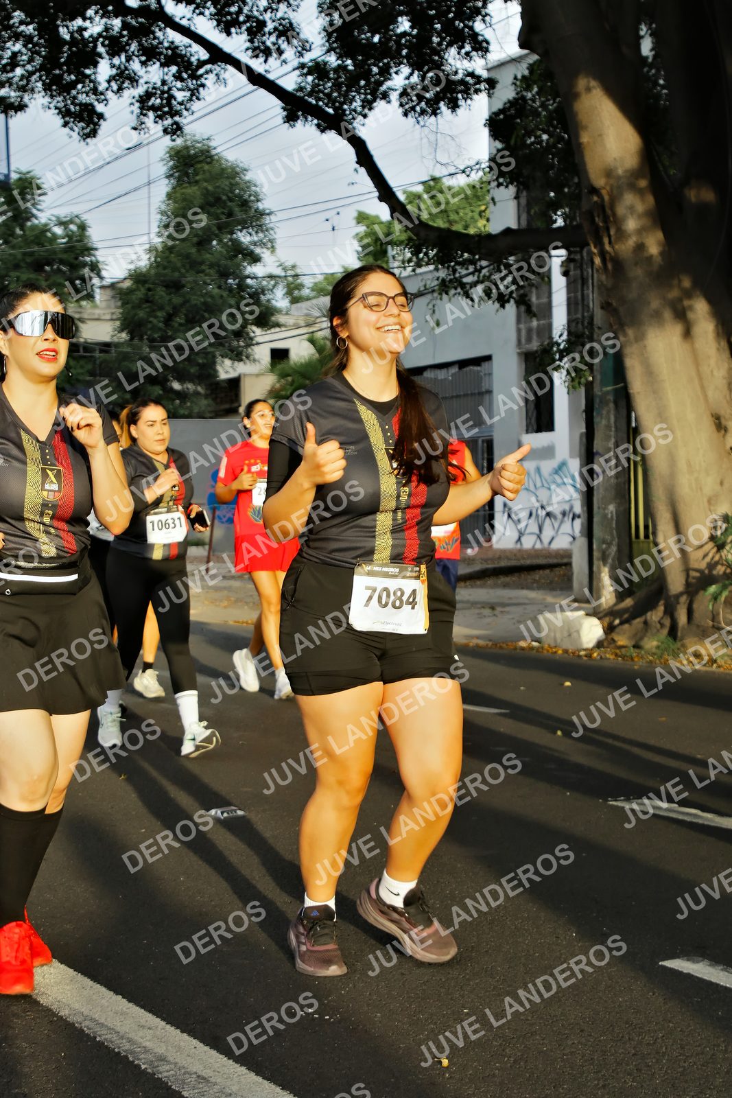 Foto de la X Carrera Leones Negros Red Cola 2026 en Rectoría General de la UdeG, Av. Juárez 976 (meta en Av. Enrique Díaz de León y Pedro Moreno), Guadalajara a las 07:23 · dorsal 7084, 10631