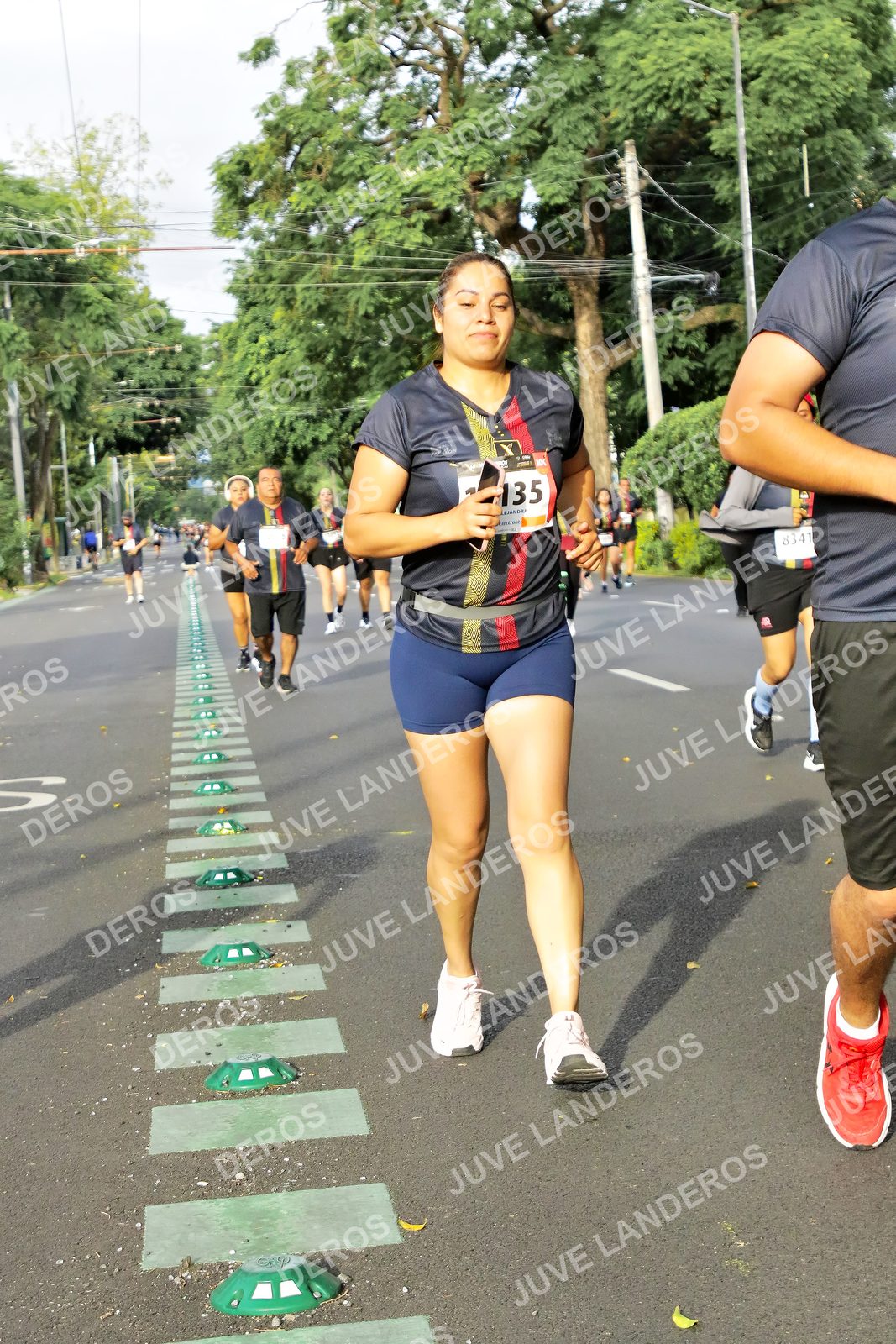 Foto de la X Carrera Leones Negros Red Cola 2026 en Rectoría General de la UdeG, Av. Juárez 976 (meta en Av. Enrique Díaz de León y Pedro Moreno), Guadalajara a las 08:11 · dorsal 135, 8341