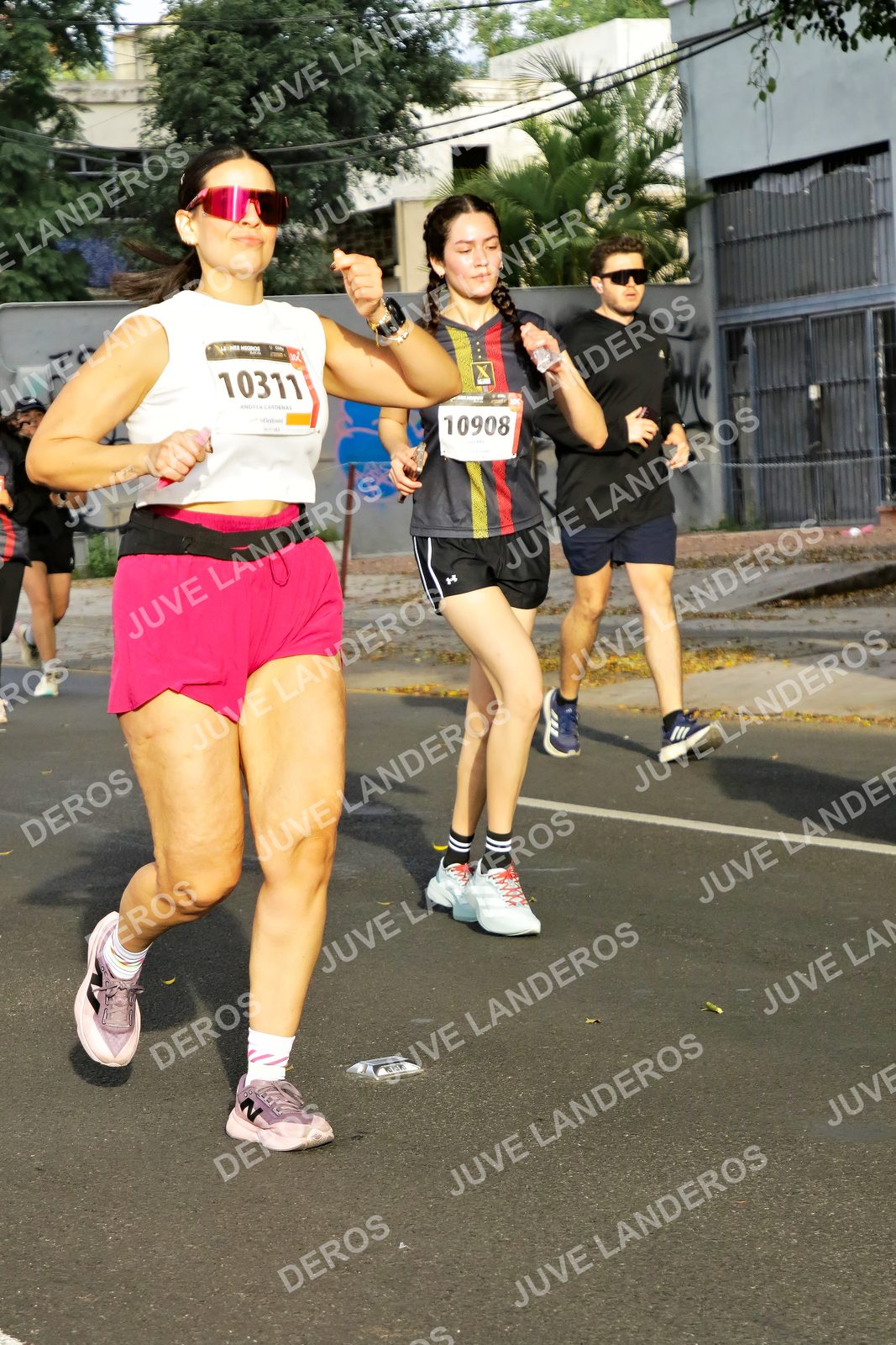 Foto de la X Carrera Leones Negros Red Cola 2026 en Rectoría General de la UdeG, Av. Juárez 976 (meta en Av. Enrique Díaz de León y Pedro Moreno), Guadalajara a las 08:02 · dorsal 10908, 10311