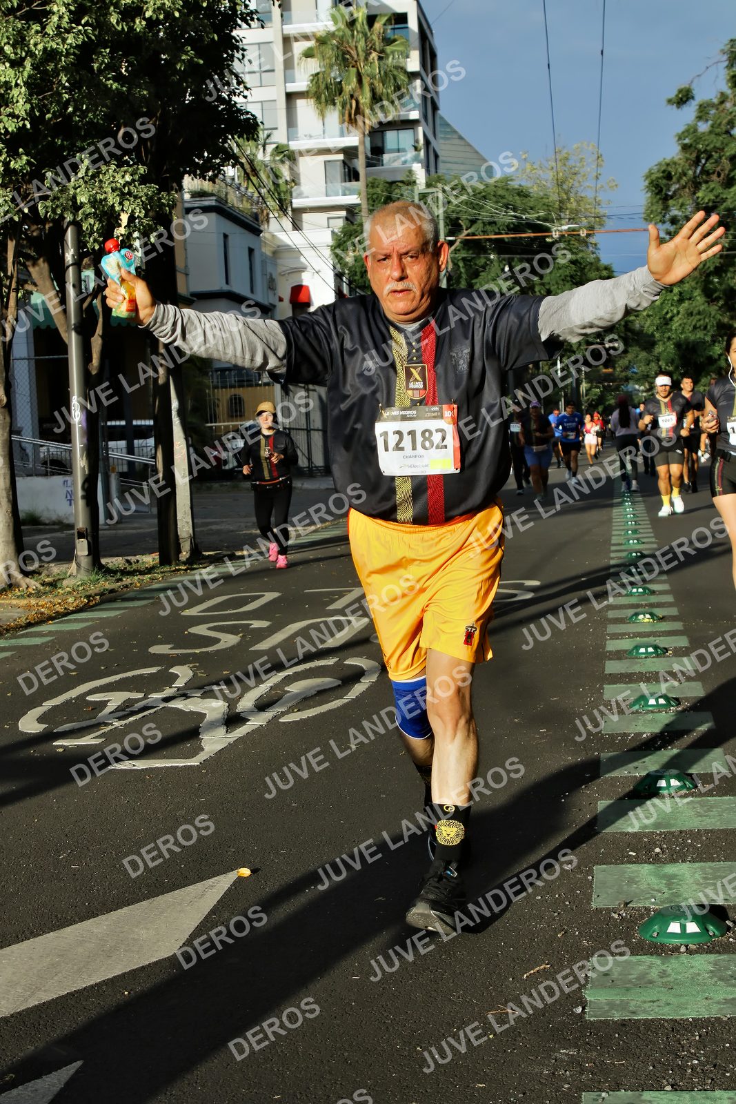 Foto de la X Carrera Leones Negros Red Cola 2026 en Rectoría General de la UdeG, Av. Juárez 976 (meta en Av. Enrique Díaz de León y Pedro Moreno), Guadalajara a las 07:51 · dorsal 12182