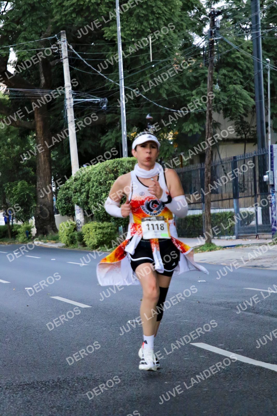 Foto de la X Carrera Leones Negros Red Cola 2026 en Rectoría General de la UdeG, Av. Juárez 976 (meta en Av. Enrique Díaz de León y Pedro Moreno), Guadalajara a las 04:56 · dorsal 1118