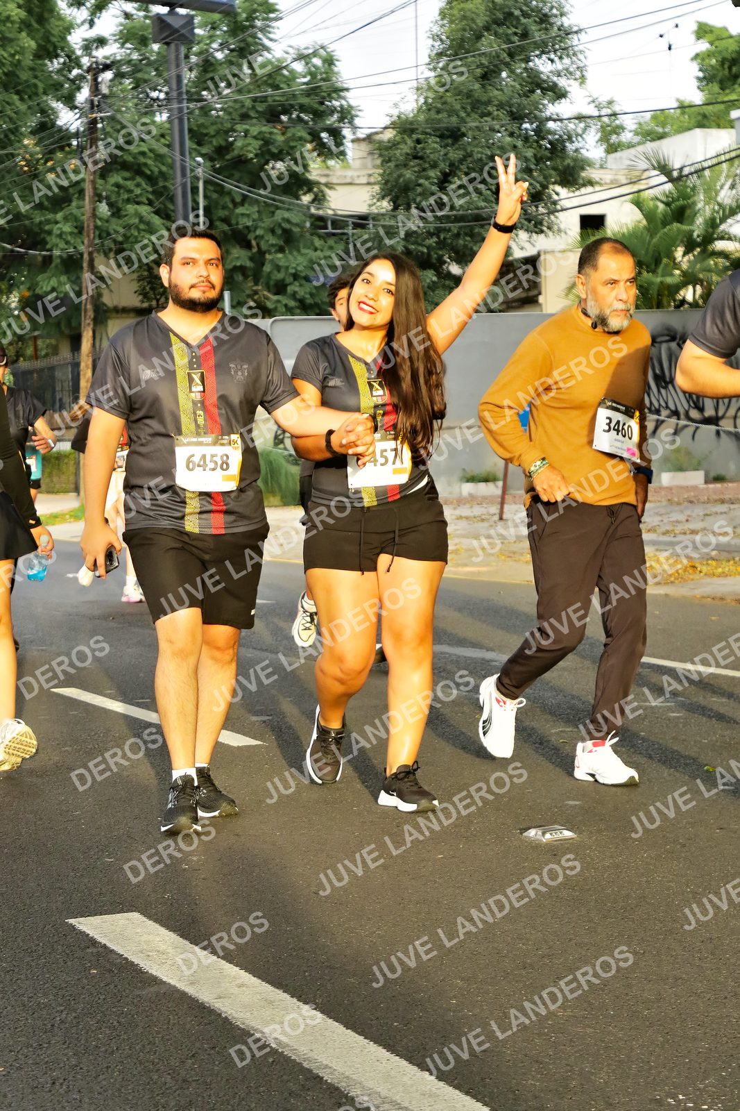 Foto de la X Carrera Leones Negros Red Cola 2026 en Rectoría General de la UdeG, Av. Juárez 976 (meta en Av. Enrique Díaz de León y Pedro Moreno), Guadalajara a las 07:22 · dorsal 6458, 3460