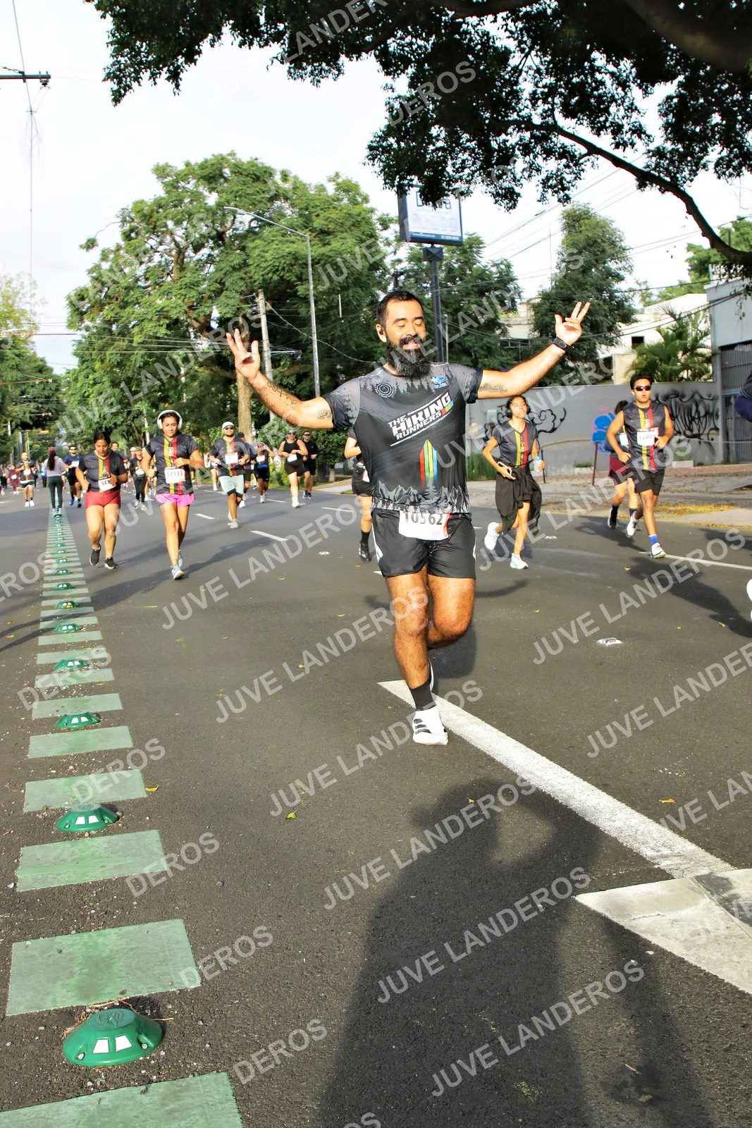 Foto de la X Carrera Leones Negros Red Cola 2026 en Rectoría General de la UdeG, Av. Juárez 976 (meta en Av. Enrique Díaz de León y Pedro Moreno), Guadalajara a las 08:02 · dorsal 10562