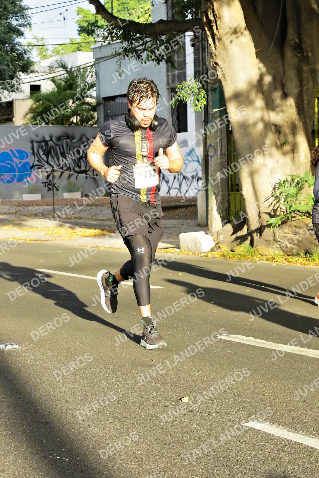 Foto de la X Carrera Leones Negros Red Cola 2026 en Rectoría General de la UdeG, Av. Juárez 976 (meta en Av. Enrique Díaz de León y Pedro Moreno), Guadalajara a las 07:48 · dorsal 9732