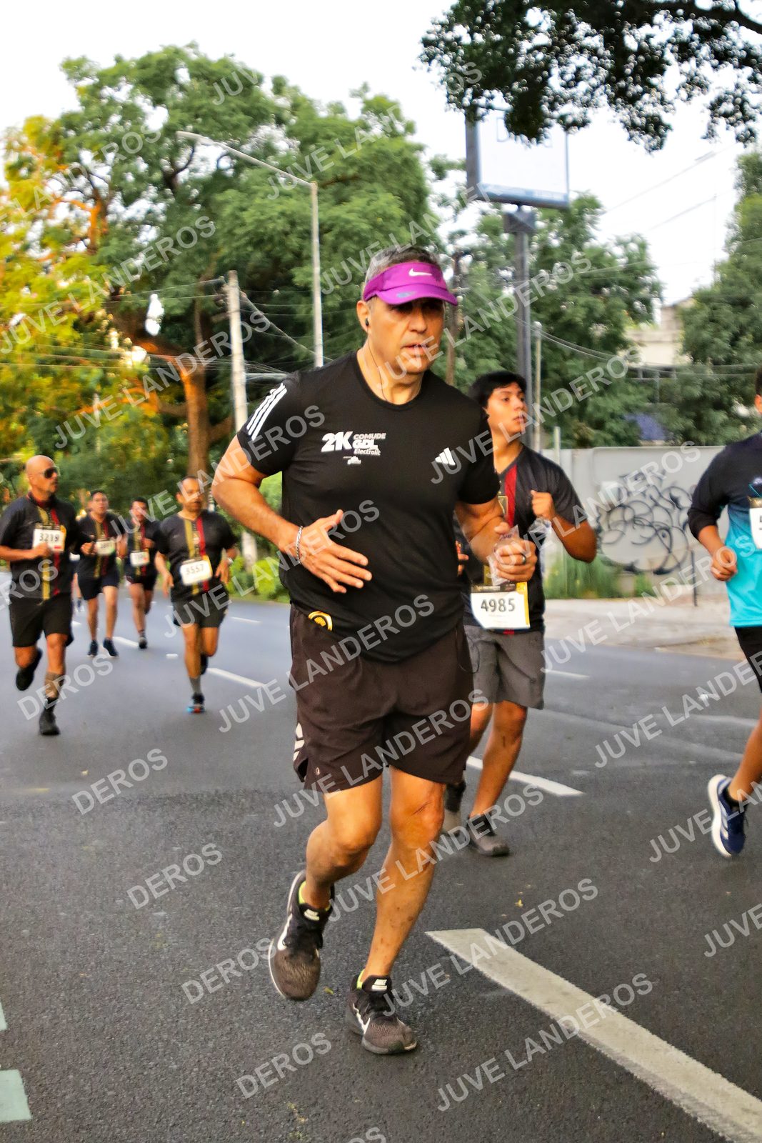 Foto de la X Carrera Leones Negros Red Cola 2026 en Rectoría General de la UdeG, Av. Juárez 976 (meta en Av. Enrique Díaz de León y Pedro Moreno), Guadalajara a las 04:59 · dorsal 4985, 3219