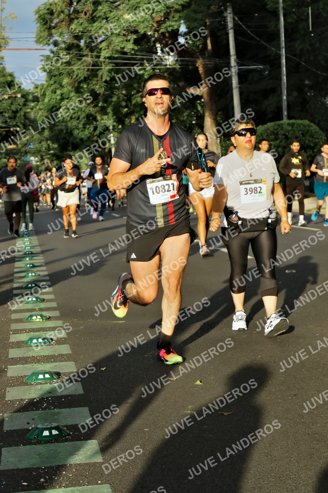 Foto de la X Carrera Leones Negros Red Cola 2026 en Rectoría General de la UdeG, Av. Juárez 976 (meta en Av. Enrique Díaz de León y Pedro Moreno), Guadalajara a las 07:37 · dorsal 821
