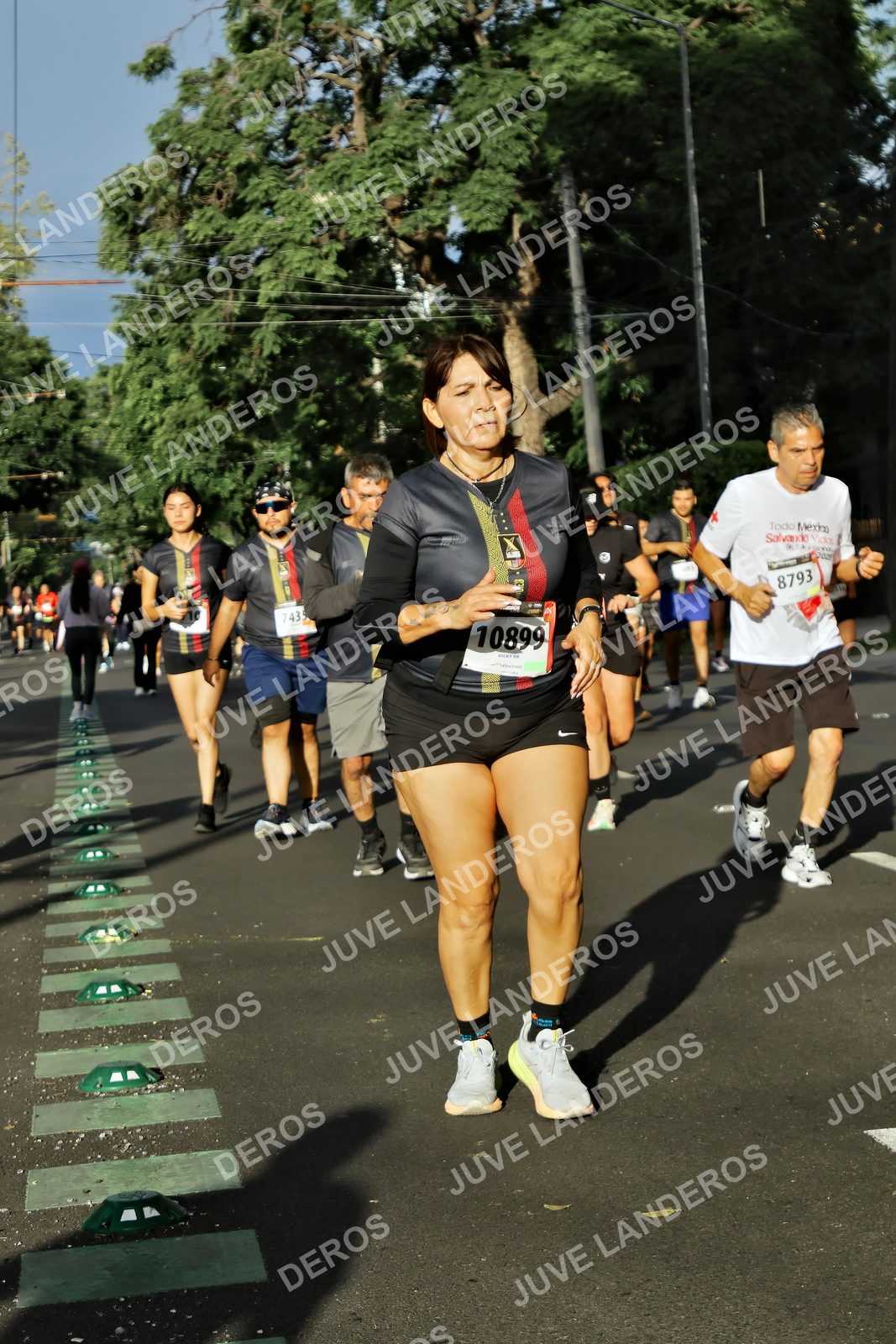 Foto de la X Carrera Leones Negros Red Cola 2026 en Rectoría General de la UdeG, Av. Juárez 976 (meta en Av. Enrique Díaz de León y Pedro Moreno), Guadalajara a las 07:55 · dorsal 10899, 8793, 743