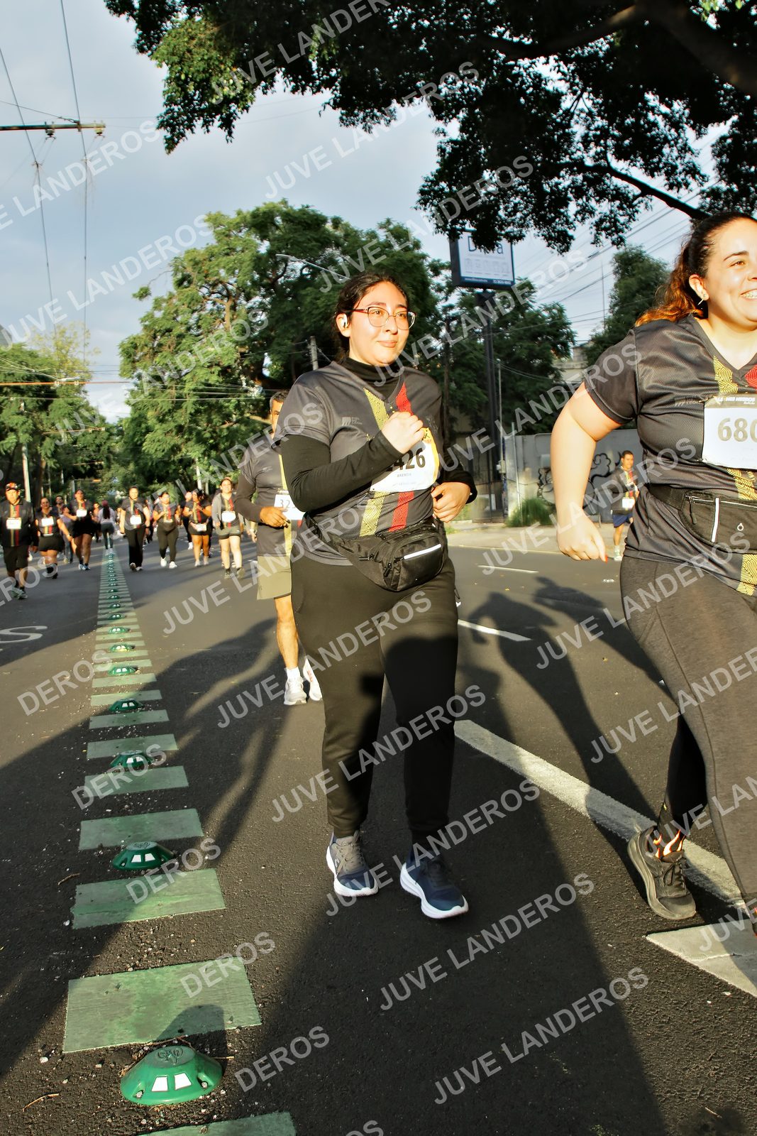 Foto de la X Carrera Leones Negros Red Cola 2026 en Rectoría General de la UdeG, Av. Juárez 976 (meta en Av. Enrique Díaz de León y Pedro Moreno), Guadalajara a las 07:25 · dorsal 426