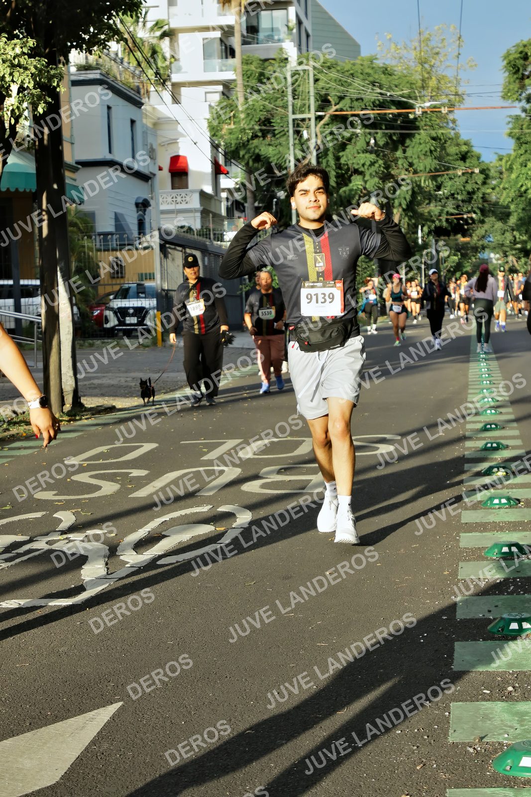 Foto de la X Carrera Leones Negros Red Cola 2026 en Rectoría General de la UdeG, Av. Juárez 976 (meta en Av. Enrique Díaz de León y Pedro Moreno), Guadalajara a las 07:43 · dorsal 9139, 5530, 70, 28