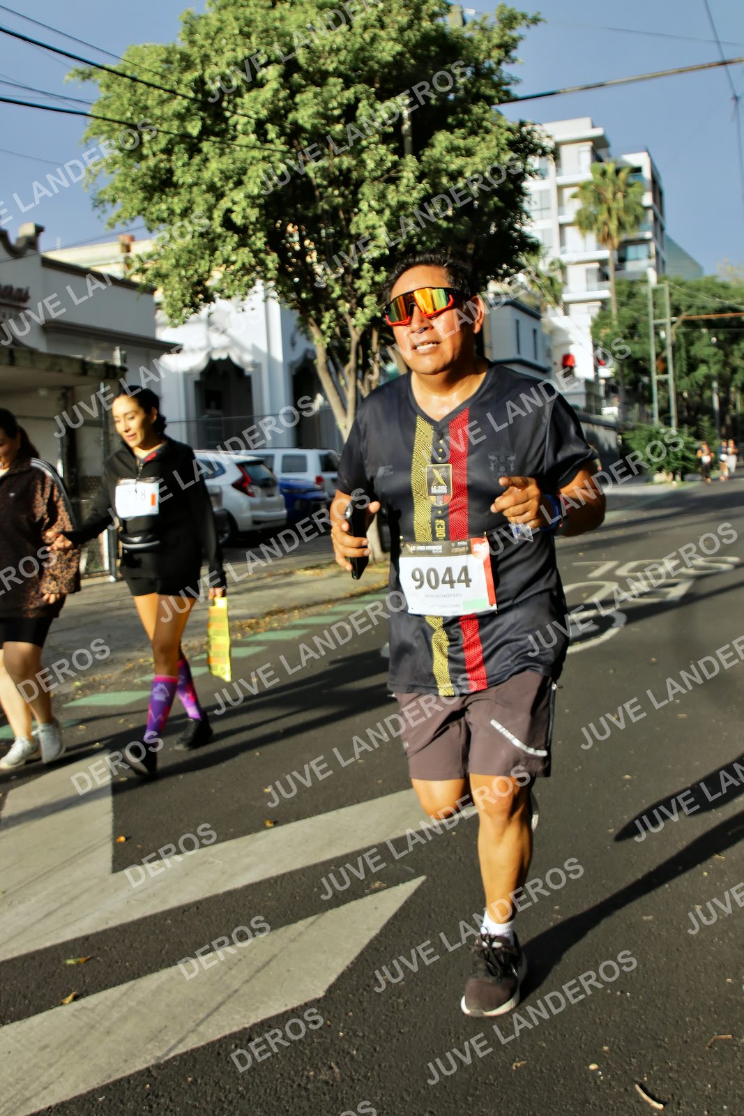Foto de la X Carrera Leones Negros Red Cola 2026 en Rectoría General de la UdeG, Av. Juárez 976 (meta en Av. Enrique Díaz de León y Pedro Moreno), Guadalajara a las 07:54 · dorsal 9044, 70