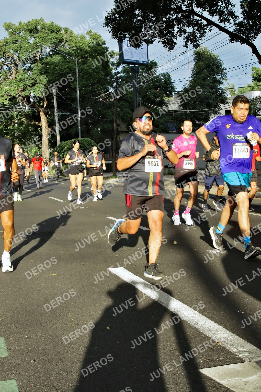 Foto de la X Carrera Leones Negros Red Cola 2026 en Rectoría General de la UdeG, Av. Juárez 976 (meta en Av. Enrique Díaz de León y Pedro Moreno), Guadalajara a las 07:45 · dorsal 9652, 11443, 8498
