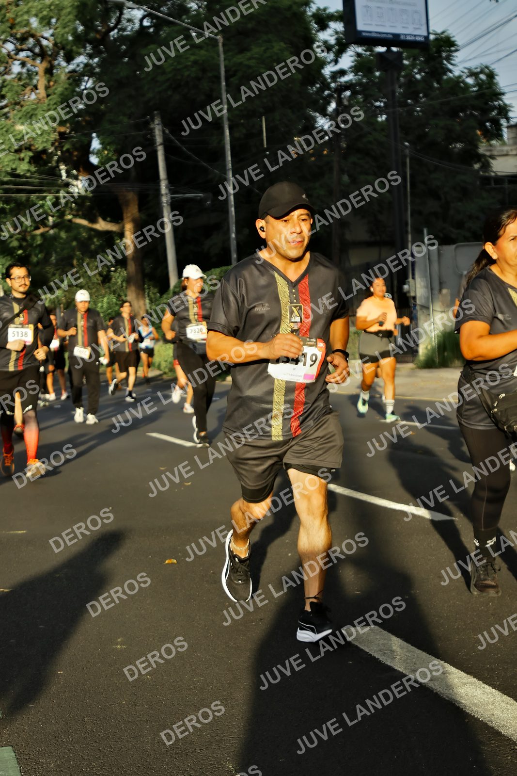 Foto de la X Carrera Leones Negros Red Cola 2026 en Rectoría General de la UdeG, Av. Juárez 976 (meta en Av. Enrique Díaz de León y Pedro Moreno), Guadalajara a las 07:26 · dorsal 5138