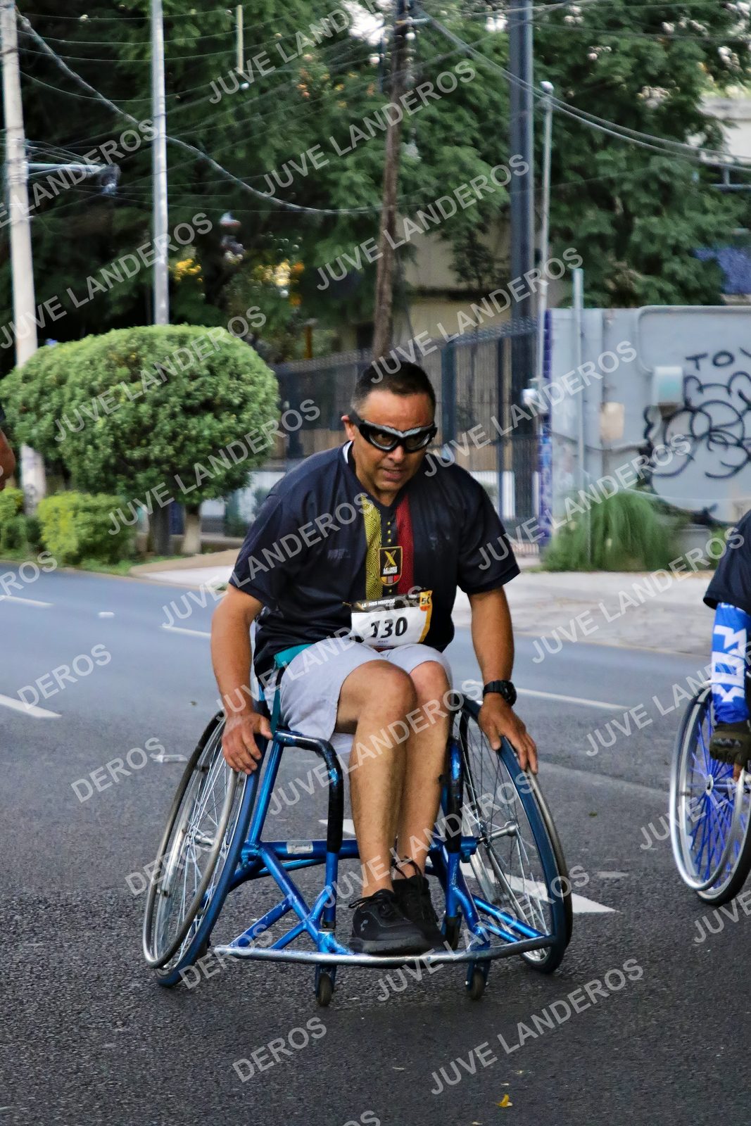 Foto de la X Carrera Leones Negros Red Cola 2026 en Rectoría General de la UdeG, Av. Juárez 976 (meta en Av. Enrique Díaz de León y Pedro Moreno), Guadalajara a las 04:57 · dorsal 130