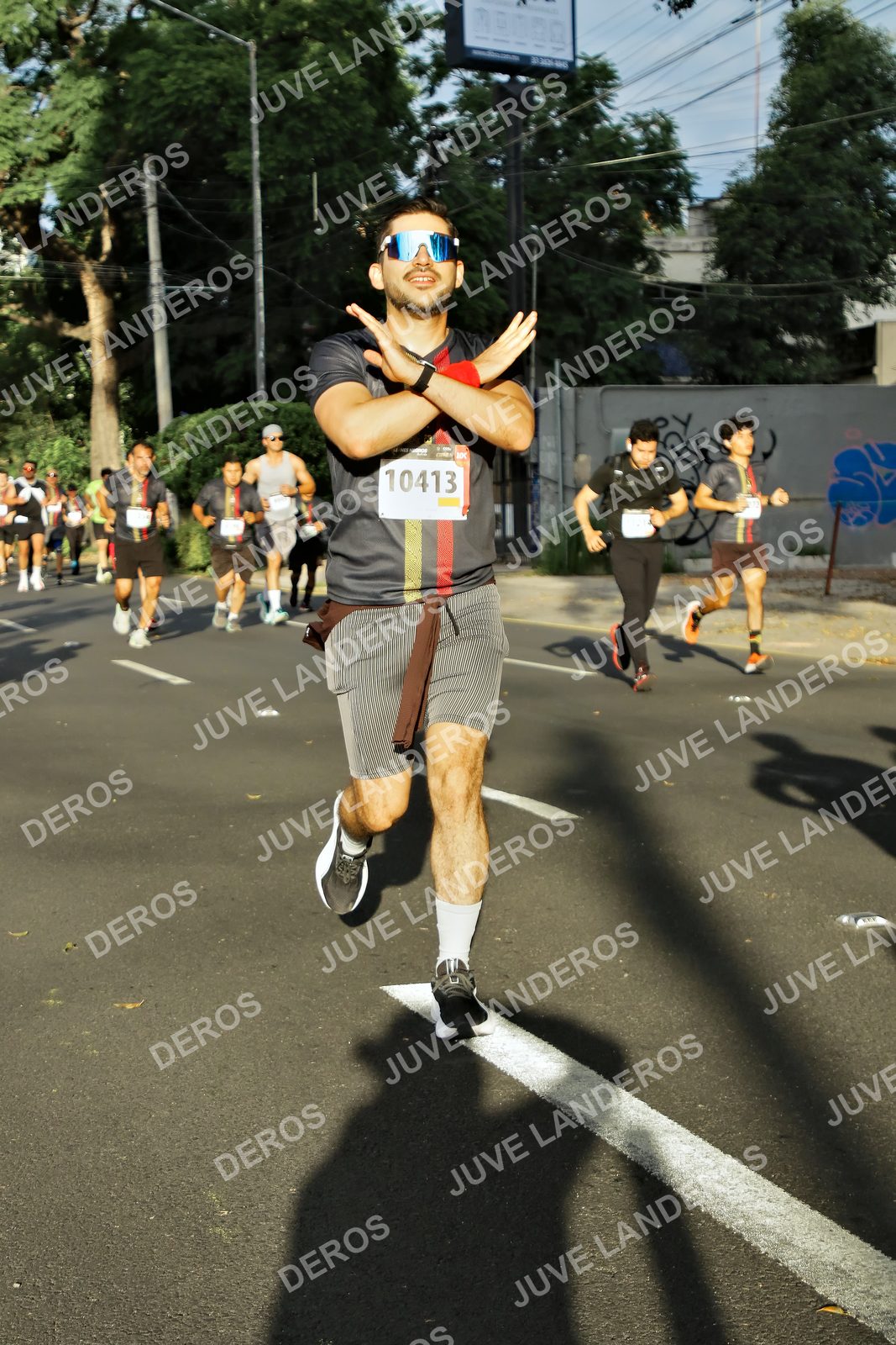 Foto de la X Carrera Leones Negros Red Cola 2026 en Rectoría General de la UdeG, Av. Juárez 976 (meta en Av. Enrique Díaz de León y Pedro Moreno), Guadalajara a las 07:41 · dorsal 10413
