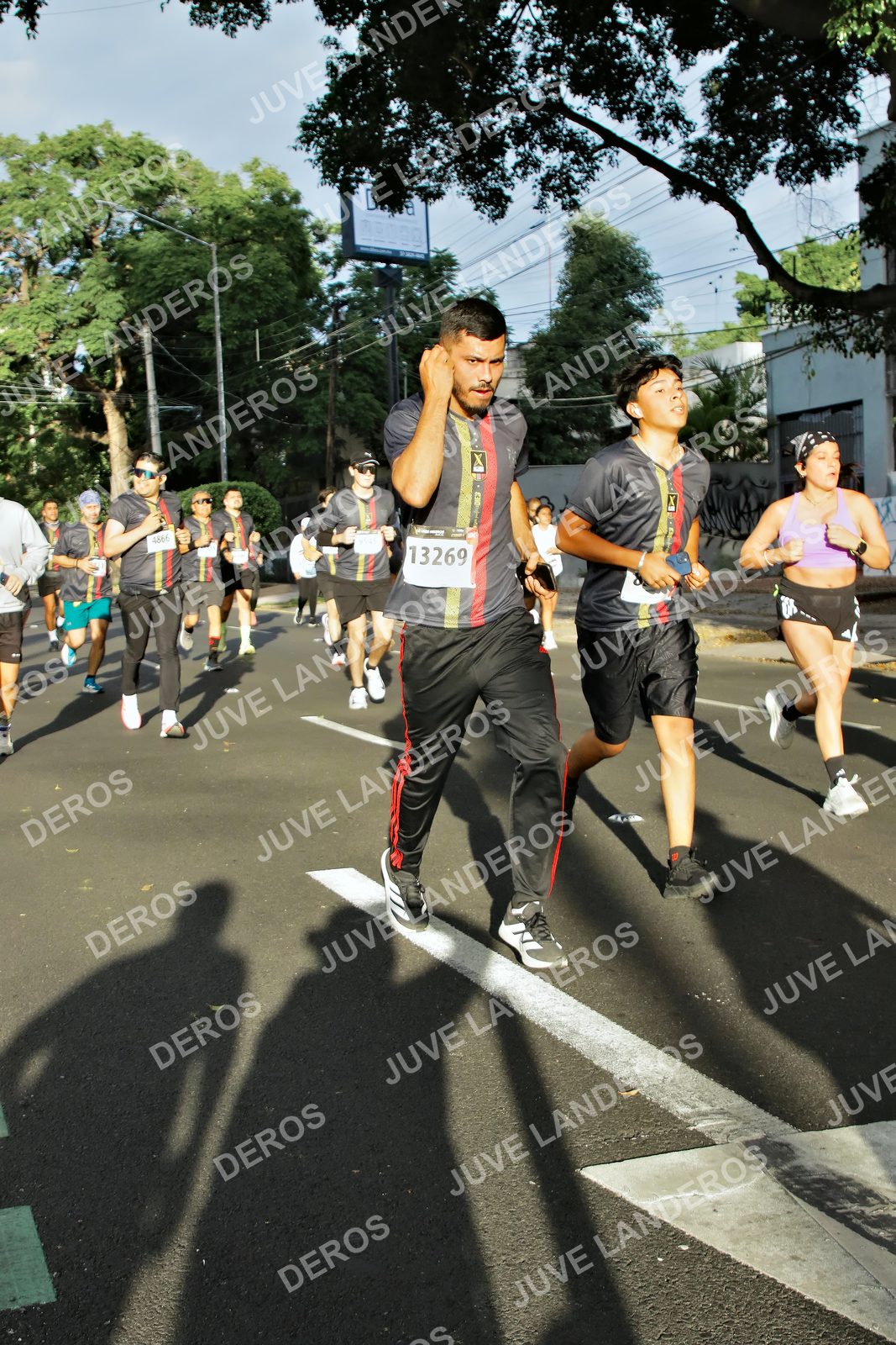 Foto de la X Carrera Leones Negros Red Cola 2026 en Rectoría General de la UdeG, Av. Juárez 976 (meta en Av. Enrique Díaz de León y Pedro Moreno), Guadalajara a las 07:44 · dorsal 13269