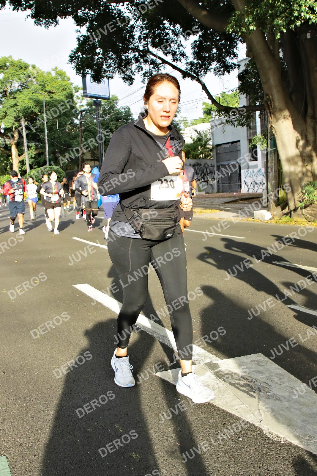 Foto de la X Carrera Leones Negros Red Cola 2026 en Rectoría General de la UdeG, Av. Juárez 976 (meta en Av. Enrique Díaz de León y Pedro Moreno), Guadalajara a las 07:58 · dorsal 230