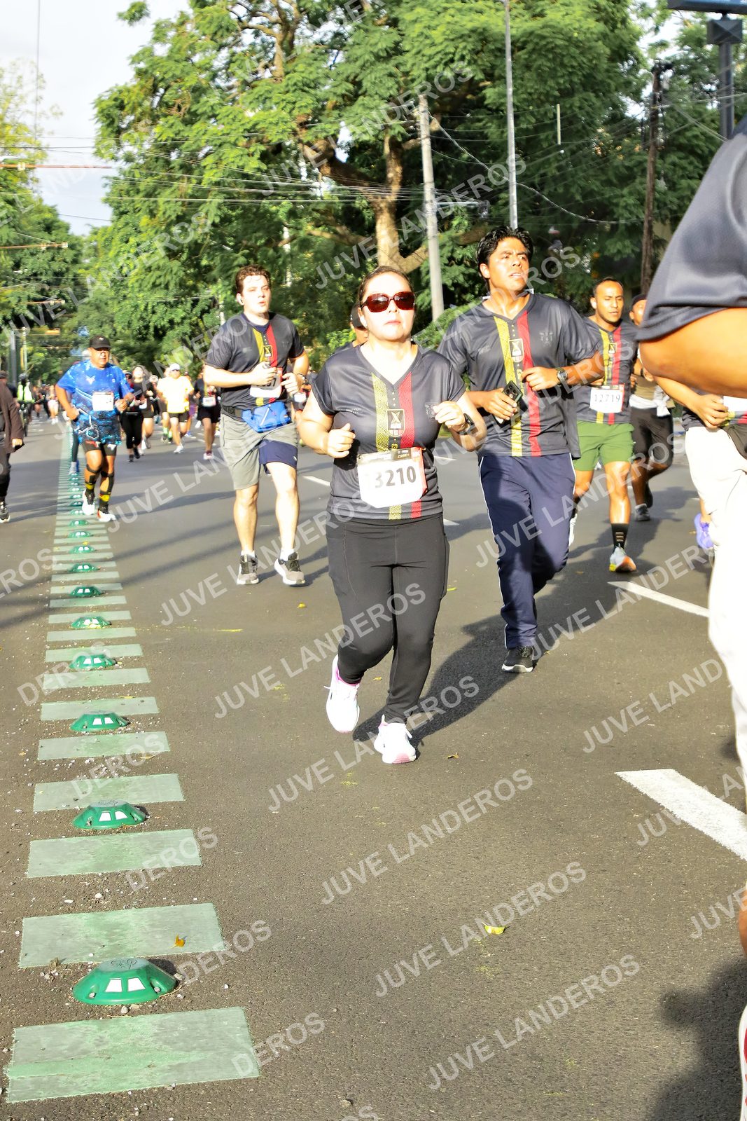 Foto de la X Carrera Leones Negros Red Cola 2026 en Rectoría General de la UdeG, Av. Juárez 976 (meta en Av. Enrique Díaz de León y Pedro Moreno), Guadalajara a las 08:01 · dorsal 3210, 12719