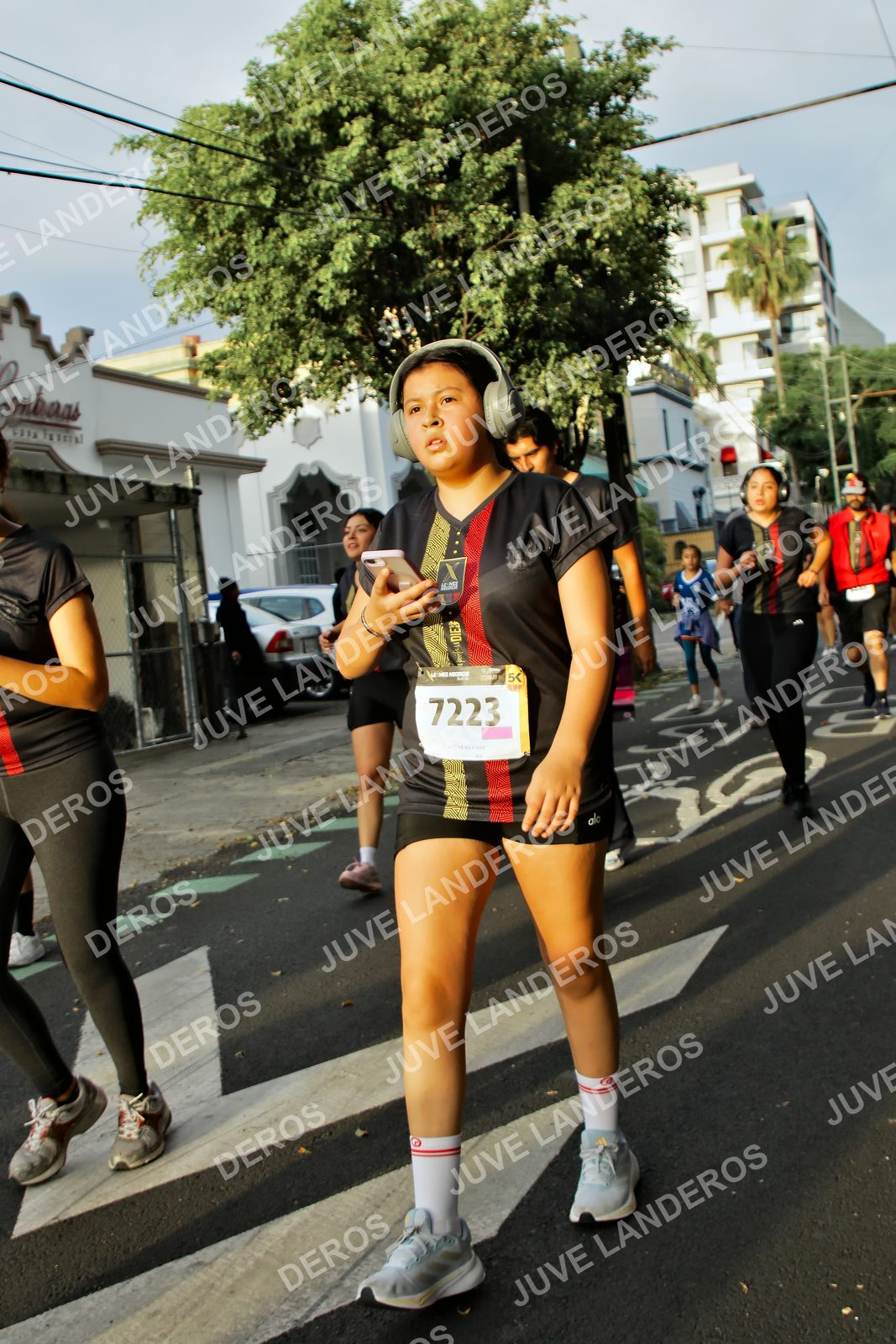 Foto de la X Carrera Leones Negros Red Cola 2026 en Rectoría General de la UdeG, Av. Juárez 976 (meta en Av. Enrique Díaz de León y Pedro Moreno), Guadalajara a las 07:23 · dorsal 7223