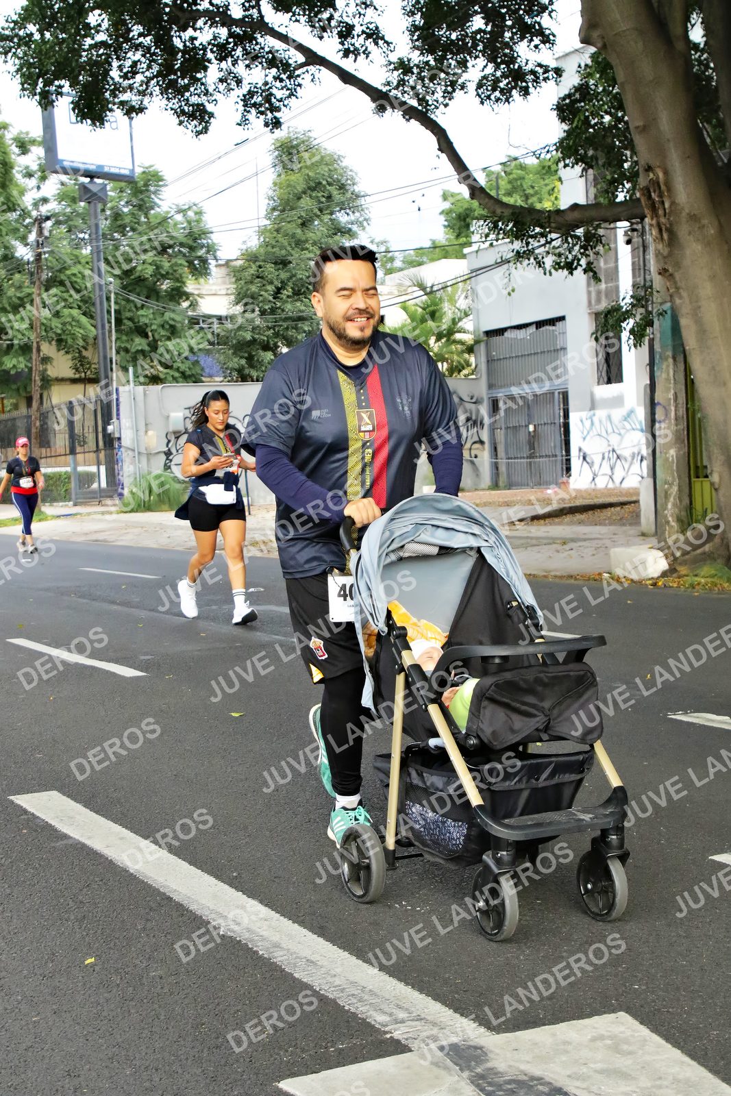 Foto de la X Carrera Leones Negros Red Cola 2026 en Rectoría General de la UdeG, Av. Juárez 976 (meta en Av. Enrique Díaz de León y Pedro Moreno), Guadalajara a las 08:20 · dorsal 40