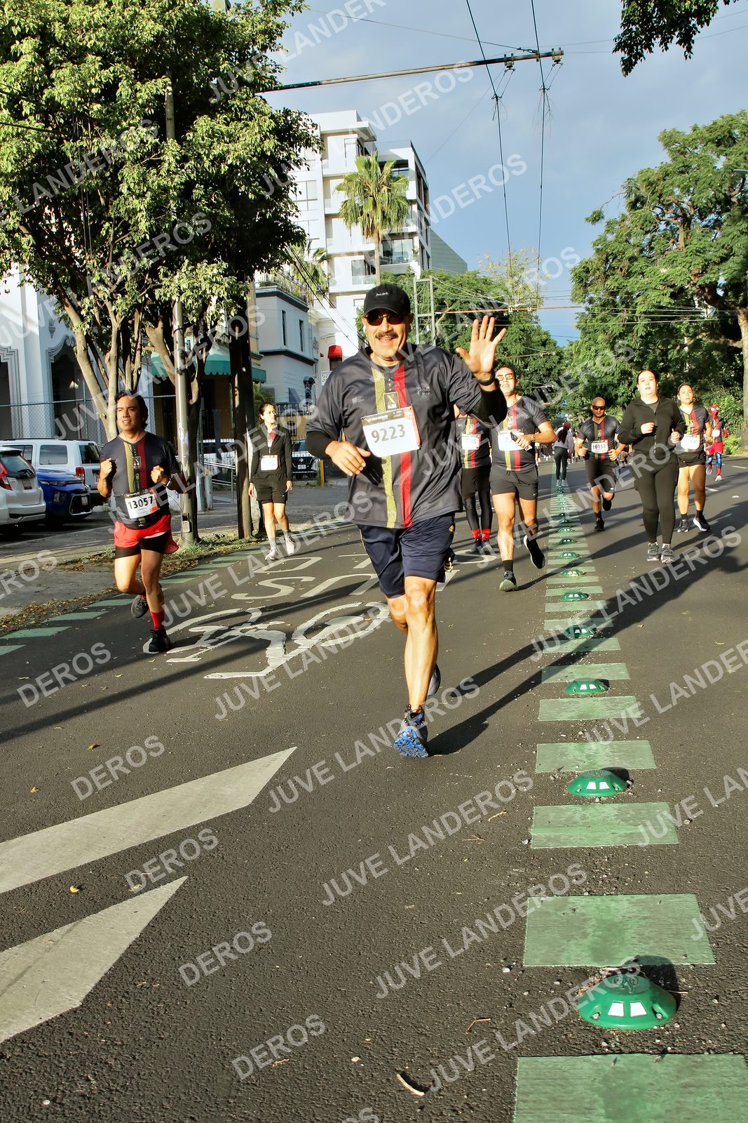 Foto de la X Carrera Leones Negros Red Cola 2026 en Rectoría General de la UdeG, Av. Juárez 976 (meta en Av. Enrique Díaz de León y Pedro Moreno), Guadalajara a las 07:42 · dorsal 9223, 13057