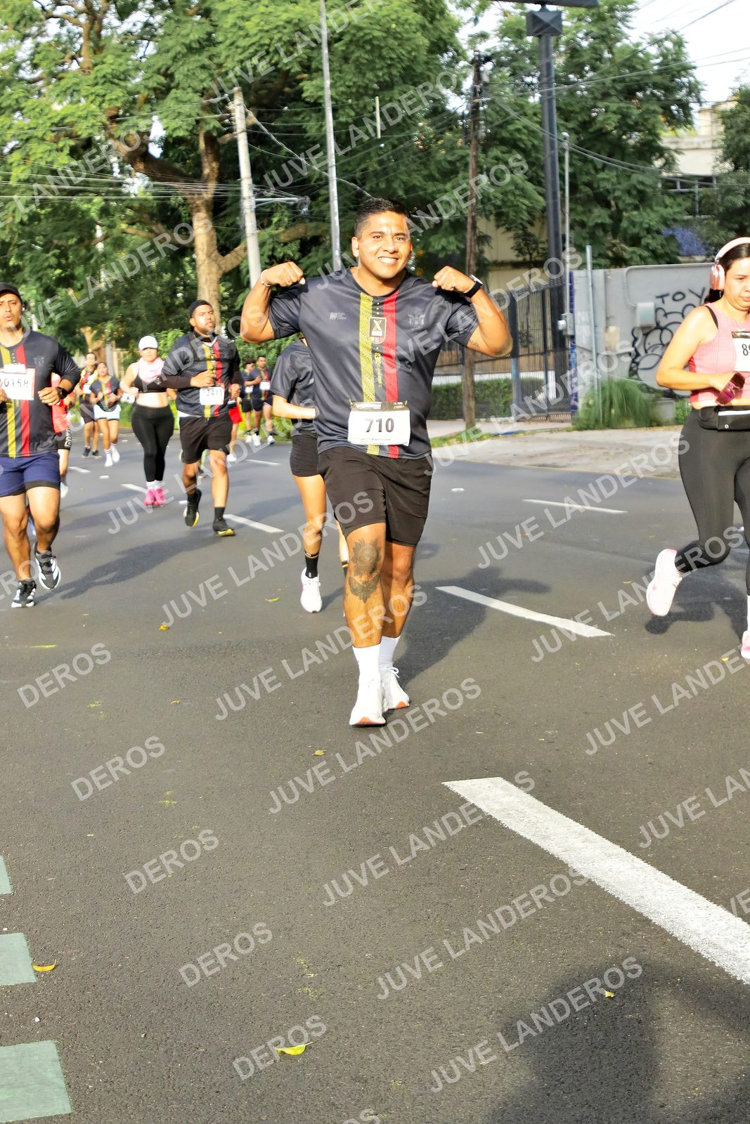 Foto de la X Carrera Leones Negros Red Cola 2026 en Rectoría General de la UdeG, Av. Juárez 976 (meta en Av. Enrique Díaz de León y Pedro Moreno), Guadalajara a las 08:03 · dorsal 710
