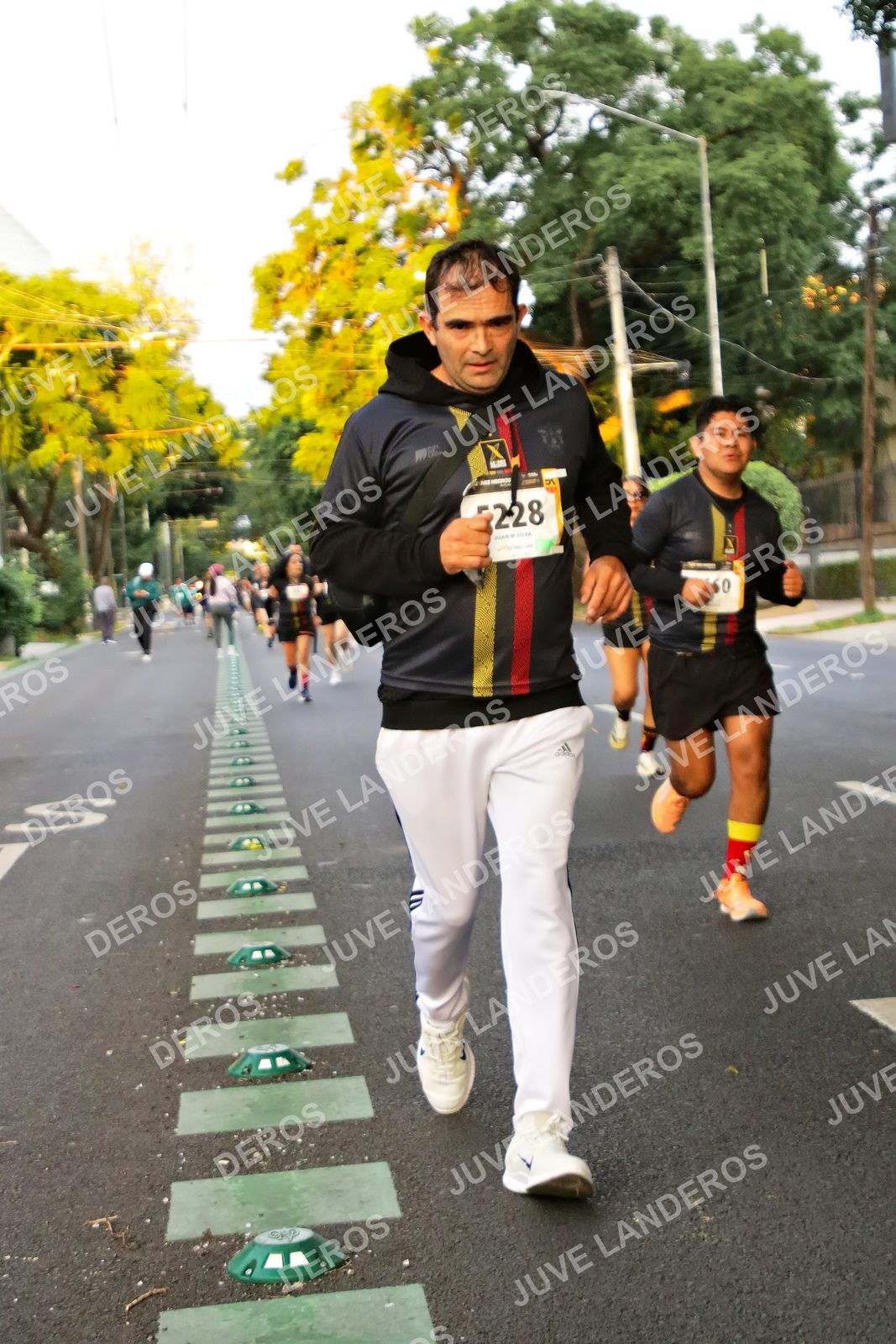 Foto de la X Carrera Leones Negros Red Cola 2026 en Rectoría General de la UdeG, Av. Juárez 976 (meta en Av. Enrique Díaz de León y Pedro Moreno), Guadalajara a las 05:01 · dorsal 228, 60
