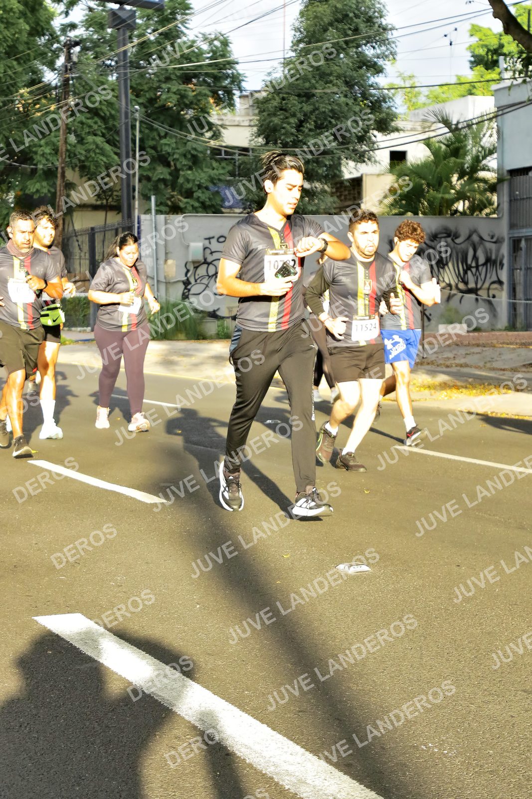 Foto de la X Carrera Leones Negros Red Cola 2026 en Rectoría General de la UdeG, Av. Juárez 976 (meta en Av. Enrique Díaz de León y Pedro Moreno), Guadalajara a las 07:41 · dorsal 11524