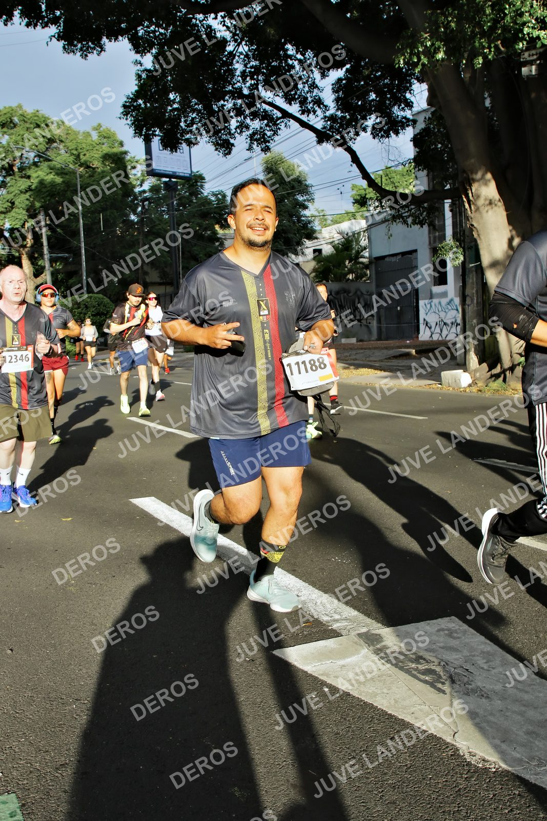 Foto de la X Carrera Leones Negros Red Cola 2026 en Rectoría General de la UdeG, Av. Juárez 976 (meta en Av. Enrique Díaz de León y Pedro Moreno), Guadalajara a las 07:52 · dorsal 11188, 2346