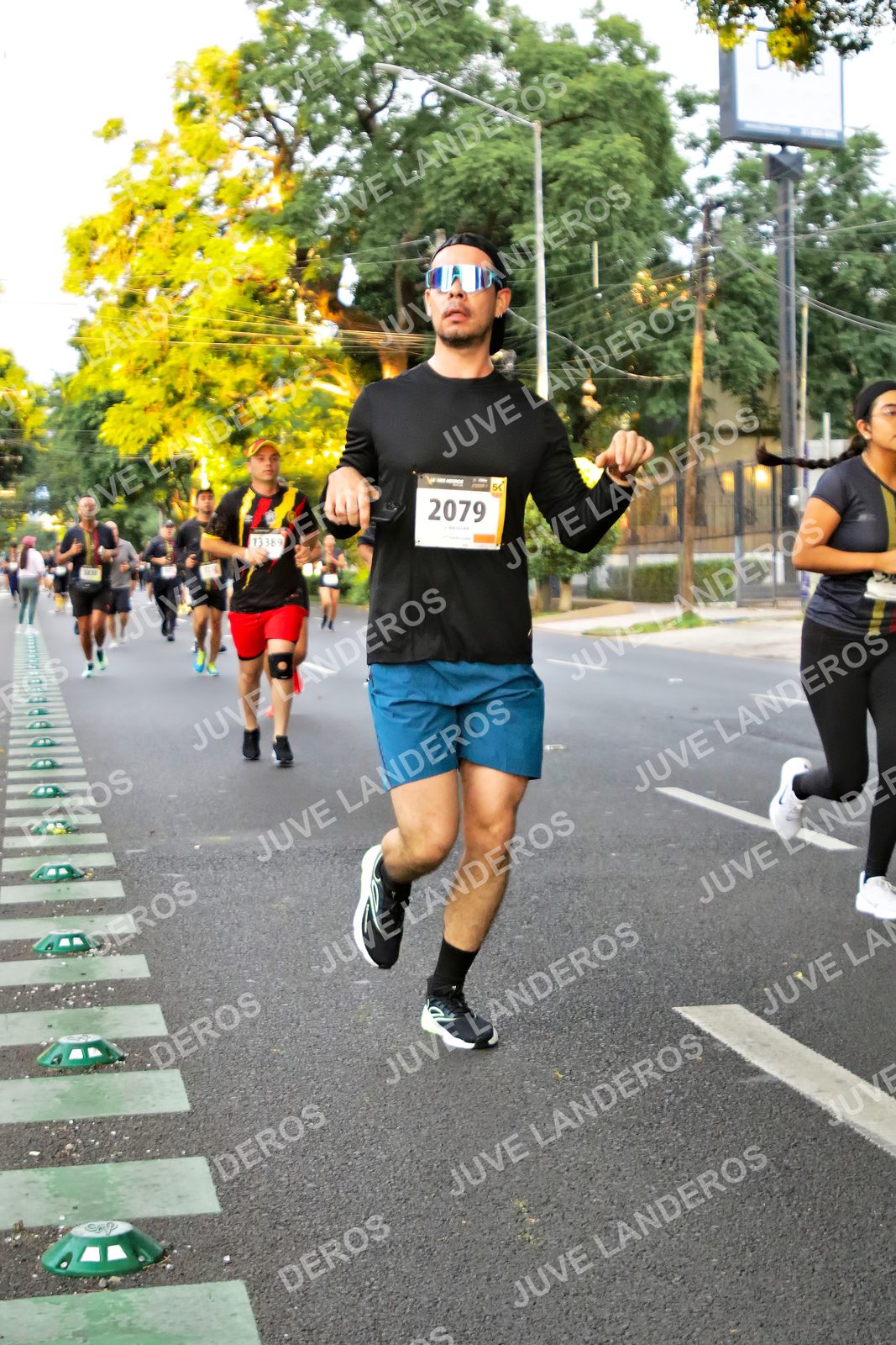 Foto de la X Carrera Leones Negros Red Cola 2026 en Rectoría General de la UdeG, Av. Juárez 976 (meta en Av. Enrique Díaz de León y Pedro Moreno), Guadalajara a las 05:04 · dorsal 2079, 13389