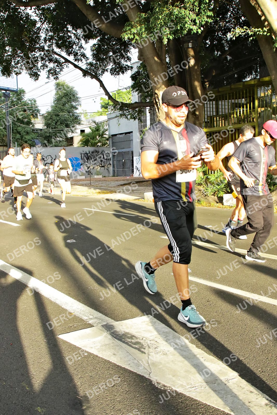 Foto de la X Carrera Leones Negros Red Cola 2026 en Rectoría General de la UdeG, Av. Juárez 976 (meta en Av. Enrique Díaz de León y Pedro Moreno), Guadalajara a las 07:43