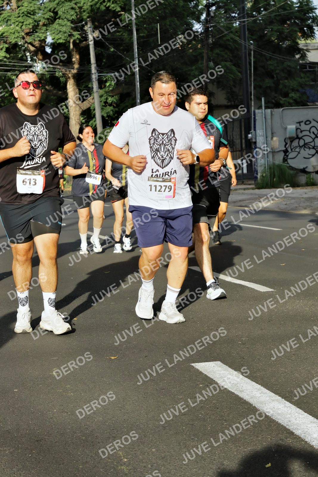 Foto de la X Carrera Leones Negros Red Cola 2026 en Rectoría General de la UdeG, Av. Juárez 976 (meta en Av. Enrique Díaz de León y Pedro Moreno), Guadalajara a las 08:00 · dorsal 11279, 613, 996, 100