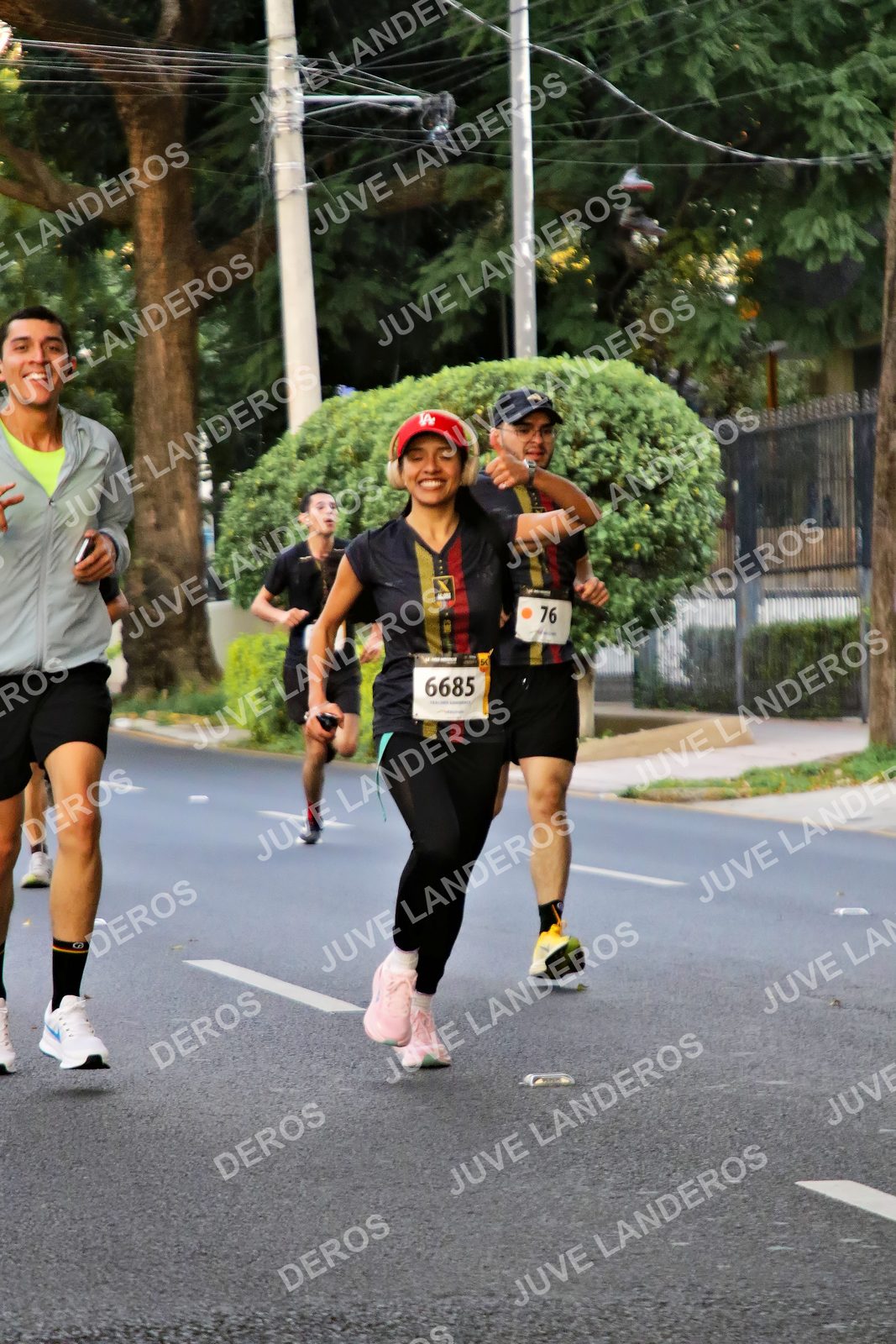 Foto de la X Carrera Leones Negros Red Cola 2026 en Rectoría General de la UdeG, Av. Juárez 976 (meta en Av. Enrique Díaz de León y Pedro Moreno), Guadalajara a las 04:58 · dorsal 6685, 76