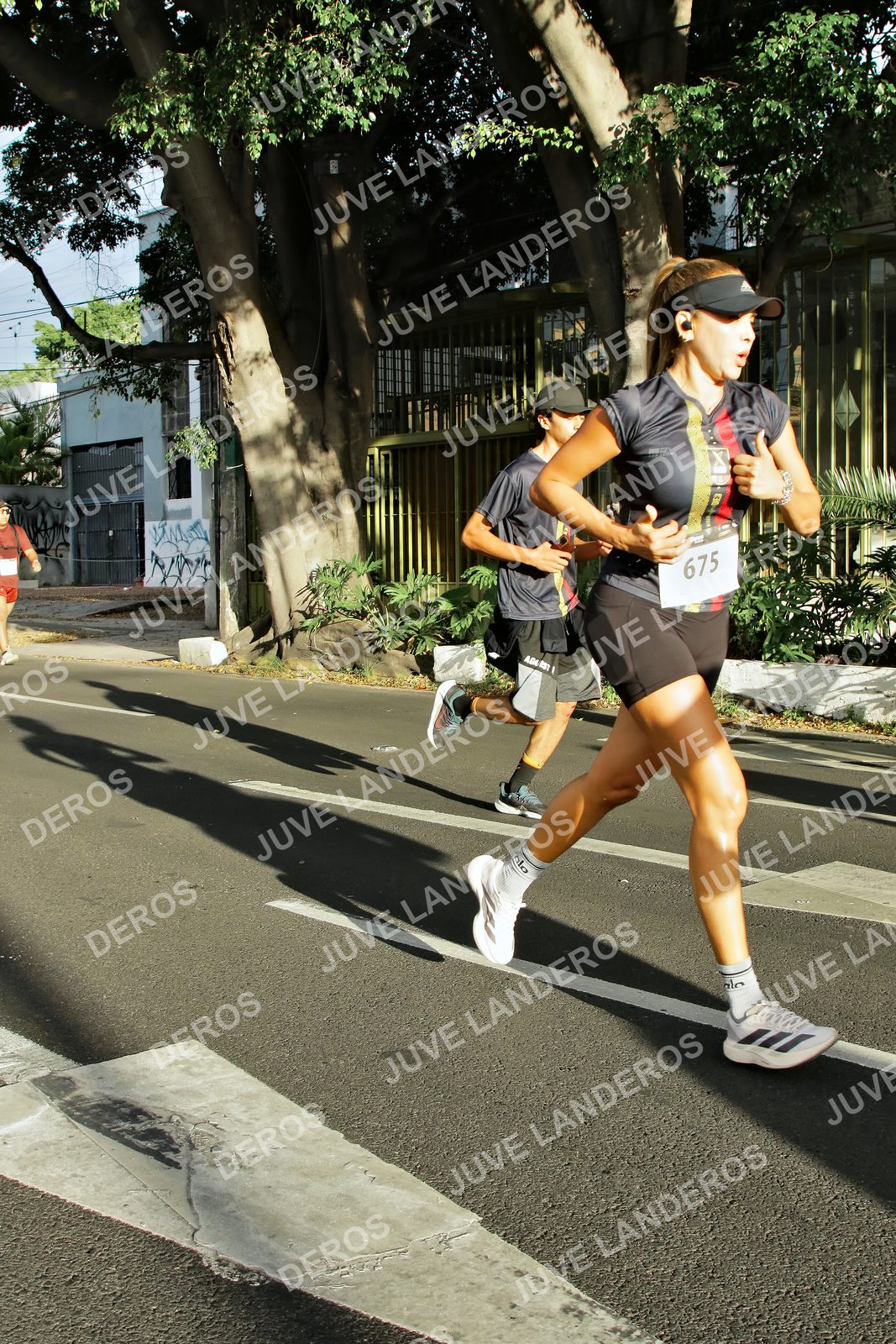 Foto de la X Carrera Leones Negros Red Cola 2026 en Rectoría General de la UdeG, Av. Juárez 976 (meta en Av. Enrique Díaz de León y Pedro Moreno), Guadalajara a las 07:46 · dorsal 675