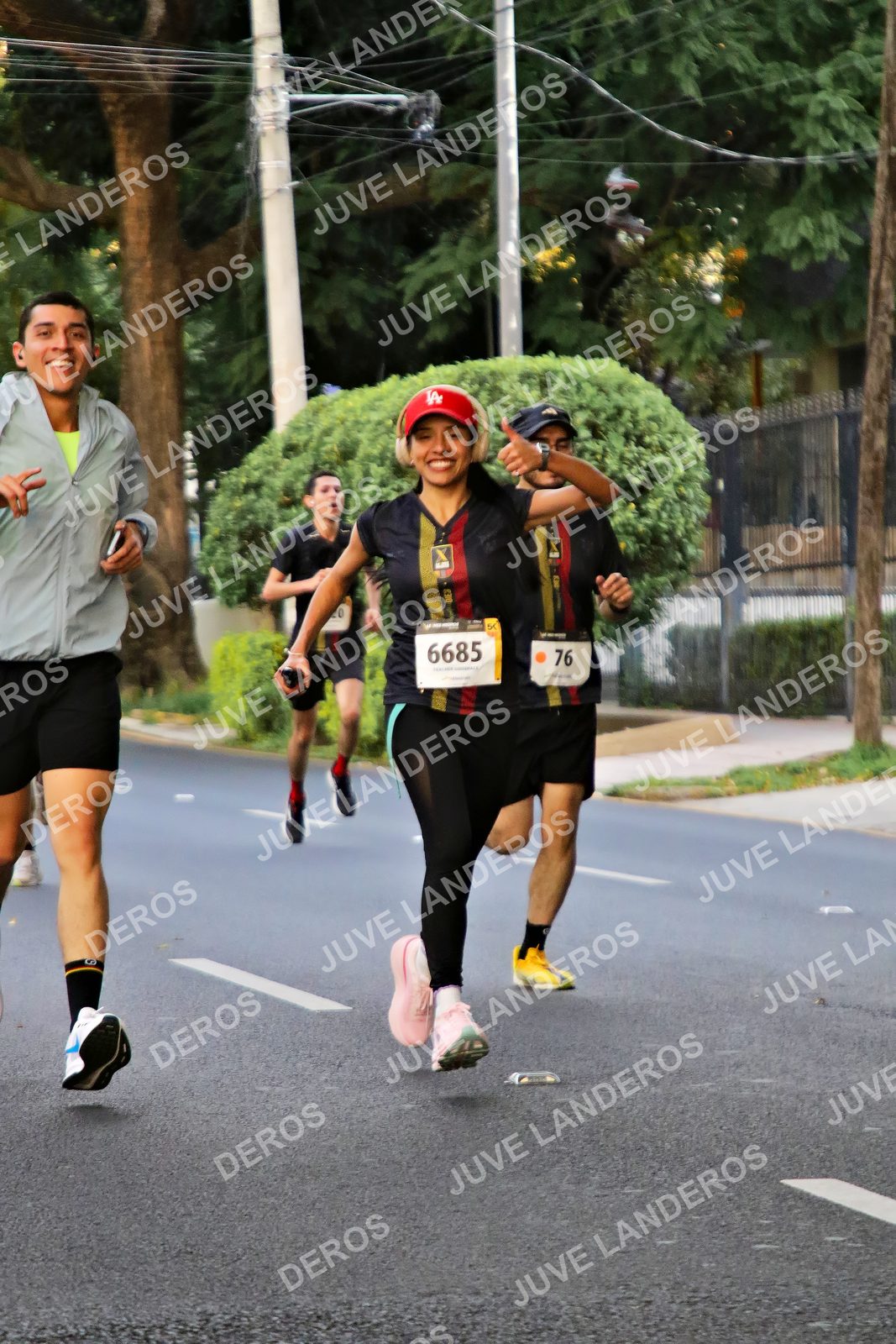Foto de la X Carrera Leones Negros Red Cola 2026 en Rectoría General de la UdeG, Av. Juárez 976 (meta en Av. Enrique Díaz de León y Pedro Moreno), Guadalajara a las 04:58 · dorsal 76, 6685