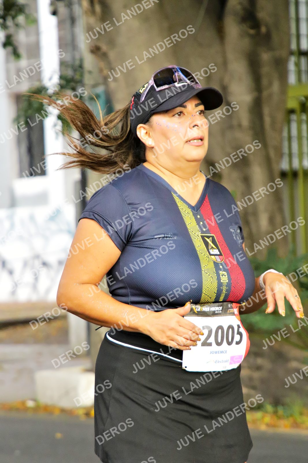 Foto de la X Carrera Leones Negros Red Cola 2026 en Rectoría General de la UdeG, Av. Juárez 976 (meta en Av. Enrique Díaz de León y Pedro Moreno), Guadalajara a las 08:17 · dorsal 2005
