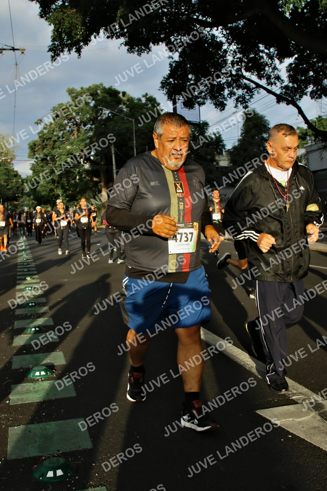Foto de la X Carrera Leones Negros Red Cola 2026 en Rectoría General de la UdeG, Av. Juárez 976 (meta en Av. Enrique Díaz de León y Pedro Moreno), Guadalajara a las 07:31 · dorsal 4737