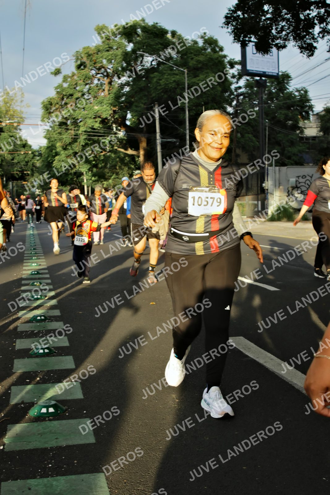 Foto de la X Carrera Leones Negros Red Cola 2026 en Rectoría General de la UdeG, Av. Juárez 976 (meta en Av. Enrique Díaz de León y Pedro Moreno), Guadalajara a las 07:25 · dorsal 10579, 5325
