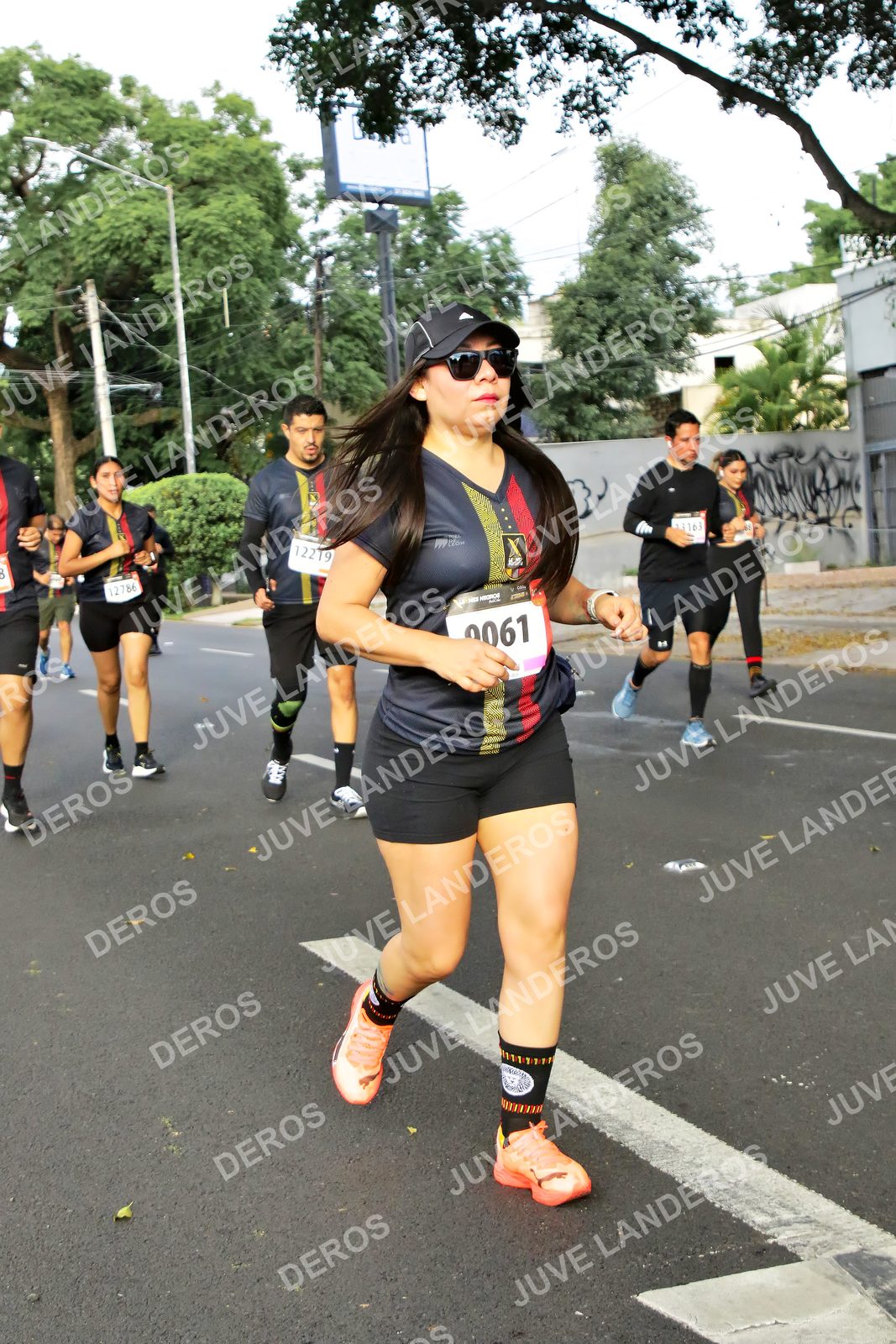 Foto de la X Carrera Leones Negros Red Cola 2026 en Rectoría General de la UdeG, Av. Juárez 976 (meta en Av. Enrique Díaz de León y Pedro Moreno), Guadalajara a las 08:09 · dorsal 12786, 12219, 61