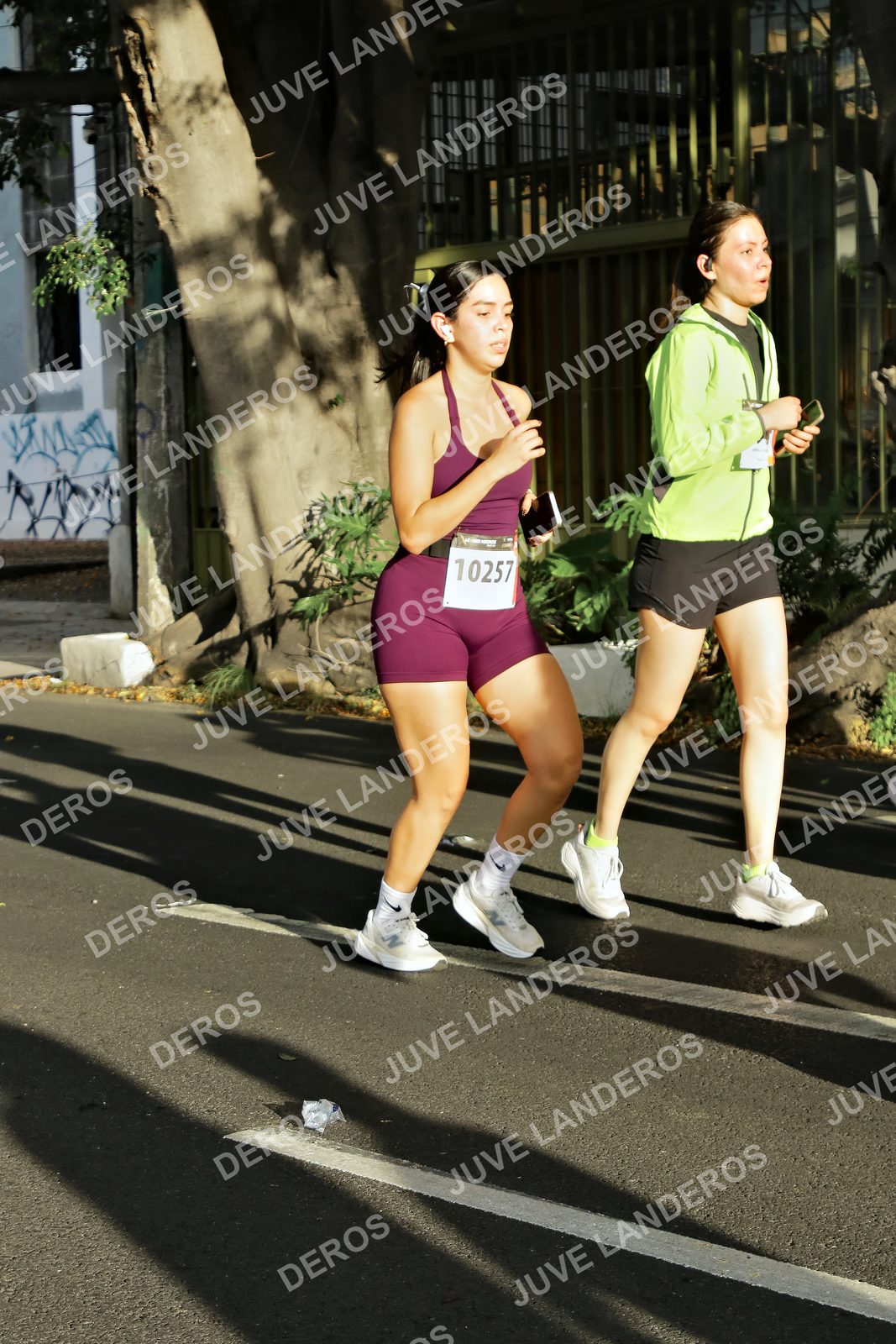 Foto de la X Carrera Leones Negros Red Cola 2026 en Rectoría General de la UdeG, Av. Juárez 976 (meta en Av. Enrique Díaz de León y Pedro Moreno), Guadalajara a las 07:45 · dorsal 10257