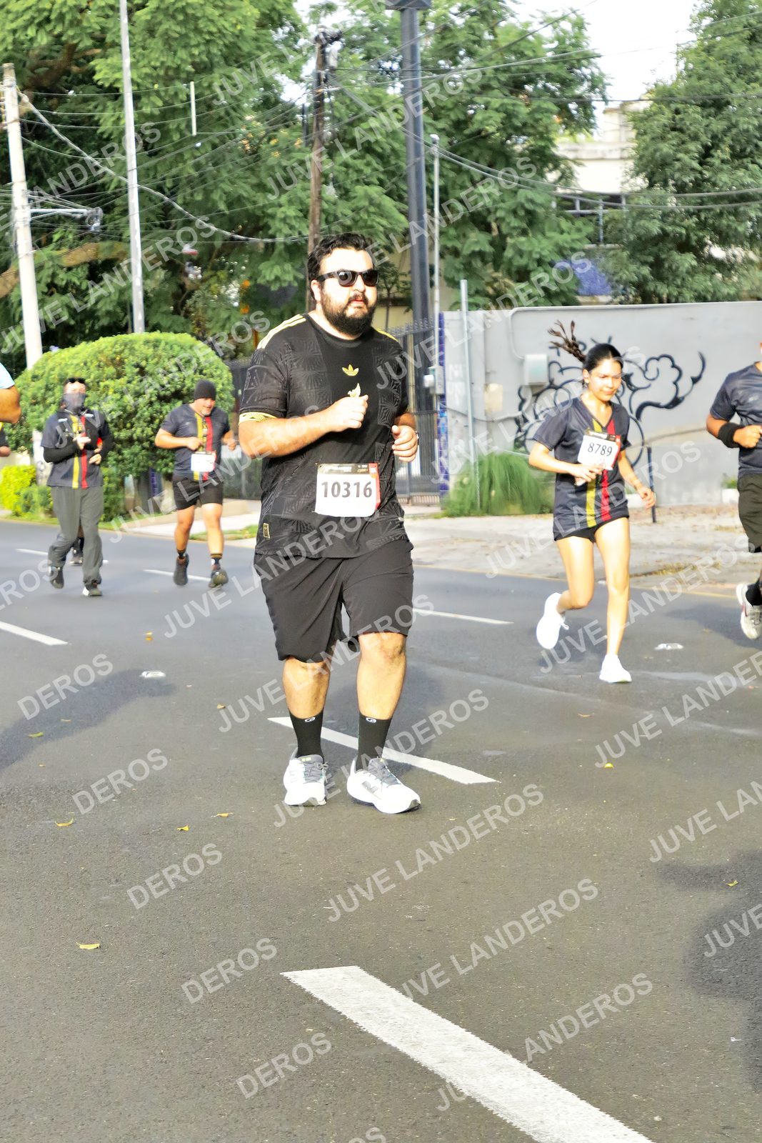 Foto de la X Carrera Leones Negros Red Cola 2026 en Rectoría General de la UdeG, Av. Juárez 976 (meta en Av. Enrique Díaz de León y Pedro Moreno), Guadalajara a las 08:06 · dorsal 10316, 8789