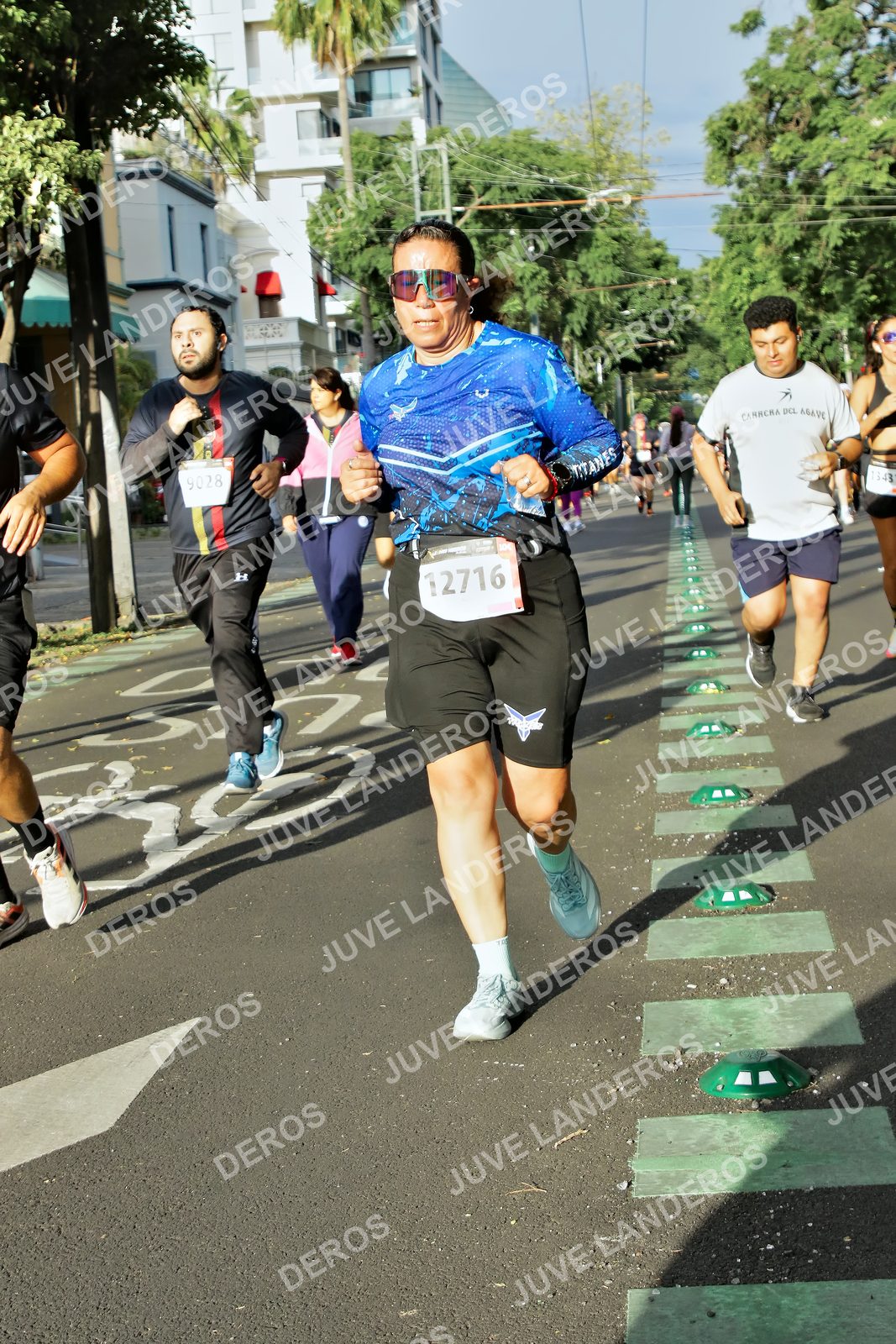 Foto de la X Carrera Leones Negros Red Cola 2026 en Rectoría General de la UdeG, Av. Juárez 976 (meta en Av. Enrique Díaz de León y Pedro Moreno), Guadalajara a las 07:57 · dorsal 12716, 9028, 1343