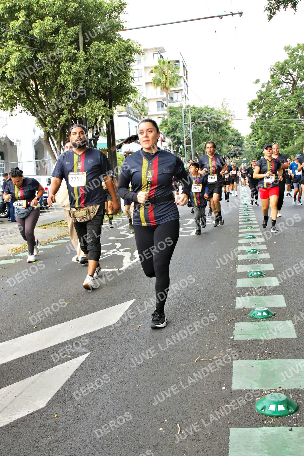 Foto de la X Carrera Leones Negros Red Cola 2026 en Rectoría General de la UdeG, Av. Juárez 976 (meta en Av. Enrique Díaz de León y Pedro Moreno), Guadalajara a las 07:17 · dorsal 7759, 4363, 5920, 7748