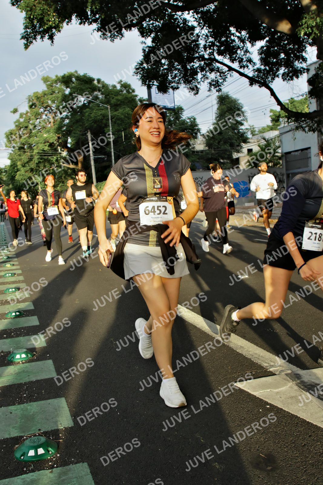 Foto de la X Carrera Leones Negros Red Cola 2026 en Rectoría General de la UdeG, Av. Juárez 976 (meta en Av. Enrique Díaz de León y Pedro Moreno), Guadalajara a las 07:24 · dorsal 6452, 218, 2718