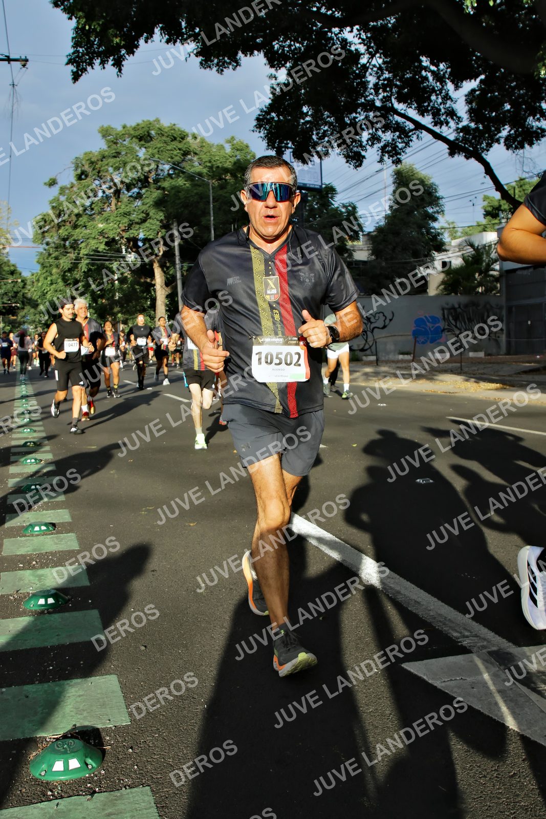 Foto de la X Carrera Leones Negros Red Cola 2026 en Rectoría General de la UdeG, Av. Juárez 976 (meta en Av. Enrique Díaz de León y Pedro Moreno), Guadalajara a las 07:48 · dorsal 10502, 477