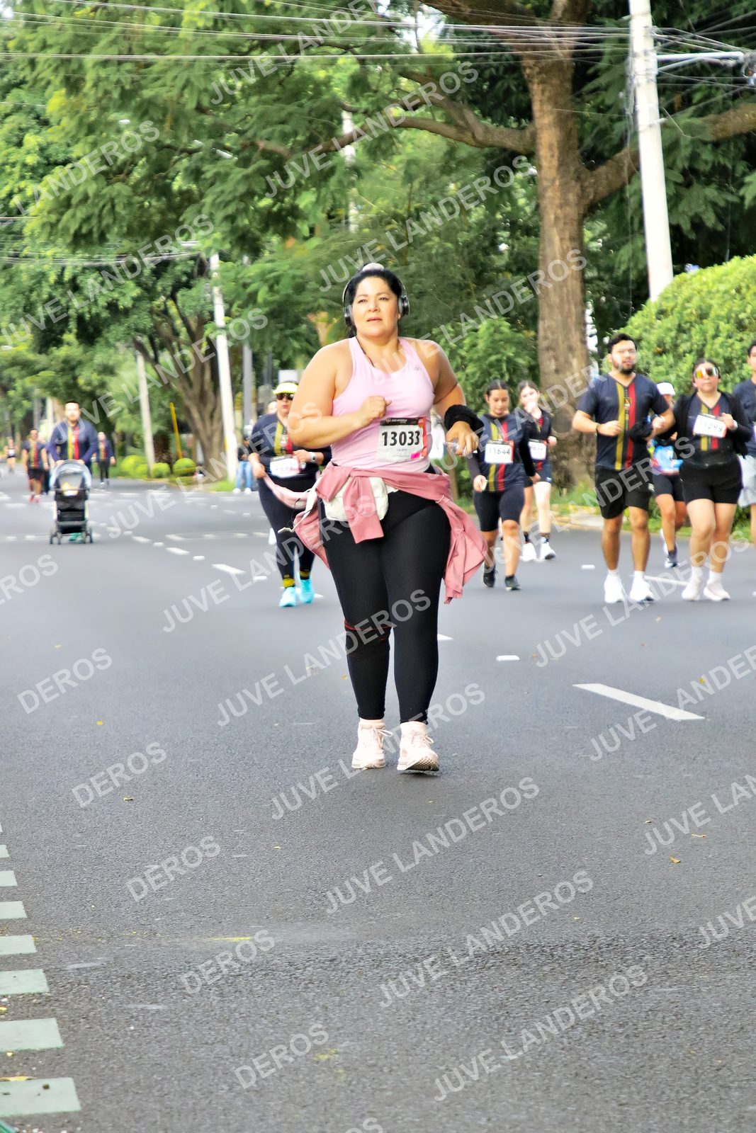 Foto de la X Carrera Leones Negros Red Cola 2026 en Rectoría General de la UdeG, Av. Juárez 976 (meta en Av. Enrique Díaz de León y Pedro Moreno), Guadalajara a las 08:20 · dorsal 13033