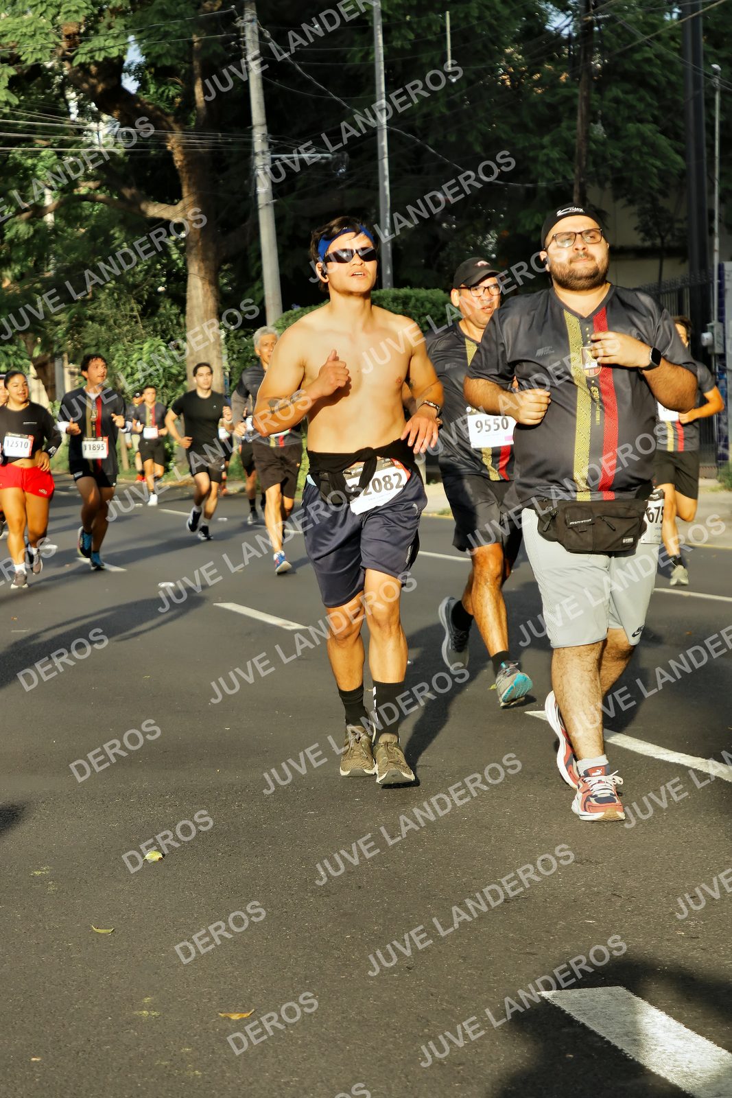 Foto de la X Carrera Leones Negros Red Cola 2026 en Rectoría General de la UdeG, Av. Juárez 976 (meta en Av. Enrique Díaz de León y Pedro Moreno), Guadalajara a las 07:37 · dorsal 9550, 675, 12510, 1895