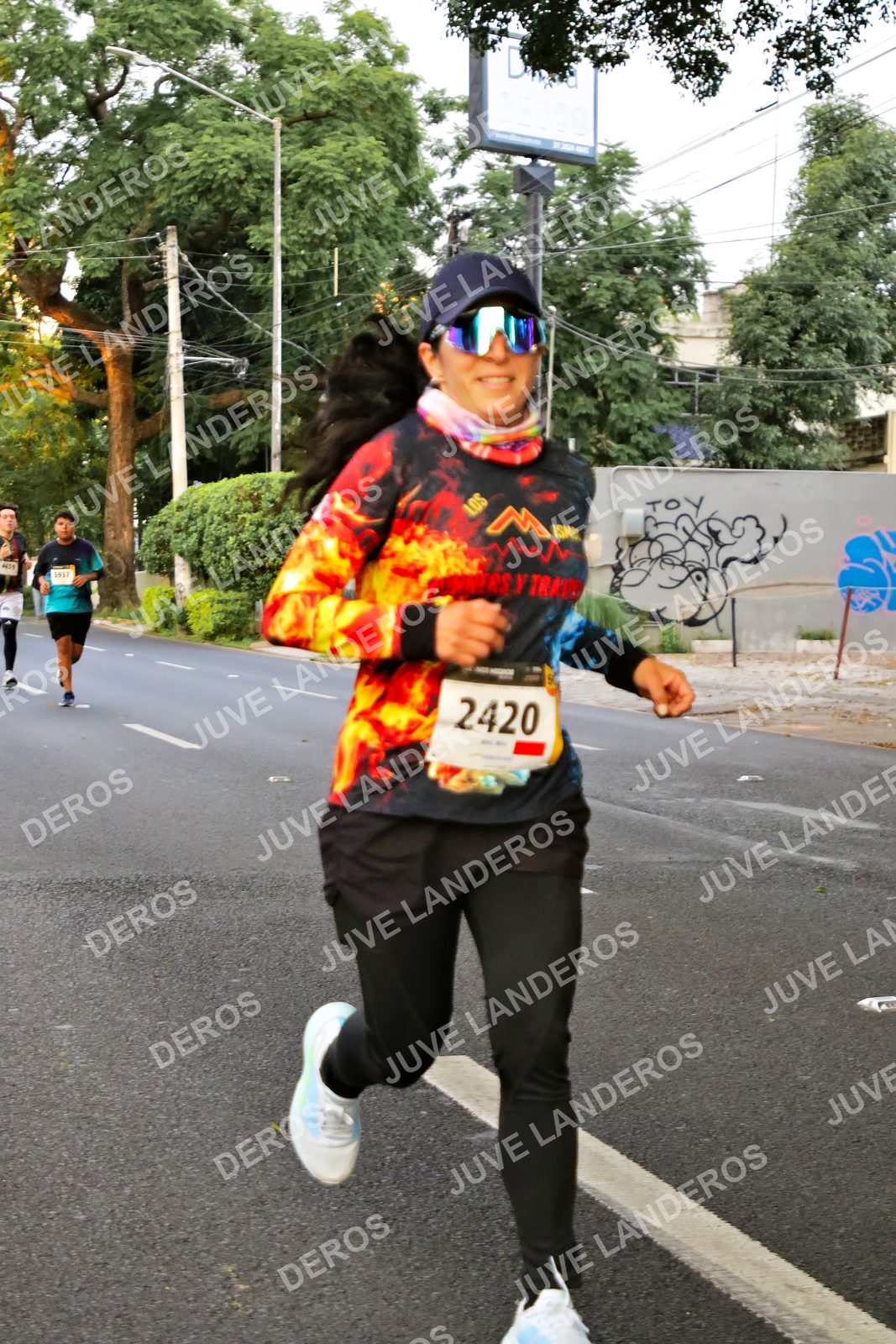 Foto de la X Carrera Leones Negros Red Cola 2026 en Rectoría General de la UdeG, Av. Juárez 976 (meta en Av. Enrique Díaz de León y Pedro Moreno), Guadalajara a las 04:59 · dorsal 2420