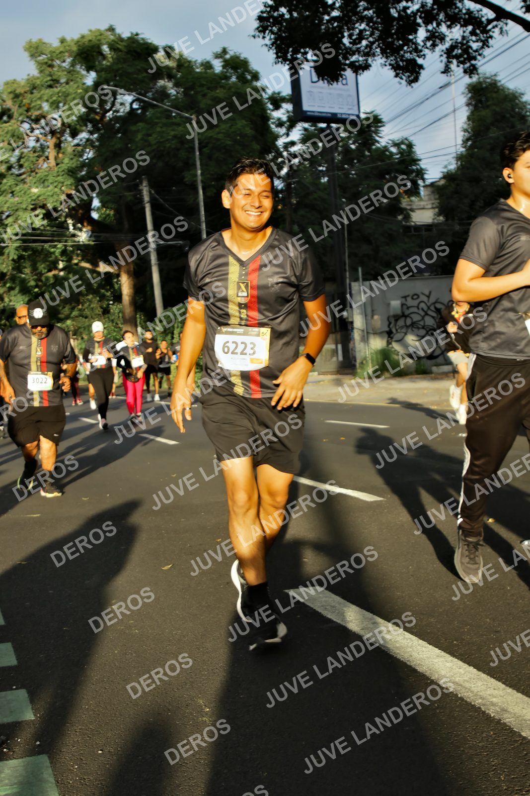 Foto de la X Carrera Leones Negros Red Cola 2026 en Rectoría General de la UdeG, Av. Juárez 976 (meta en Av. Enrique Díaz de León y Pedro Moreno), Guadalajara a las 07:28 · dorsal 6223, 3022
