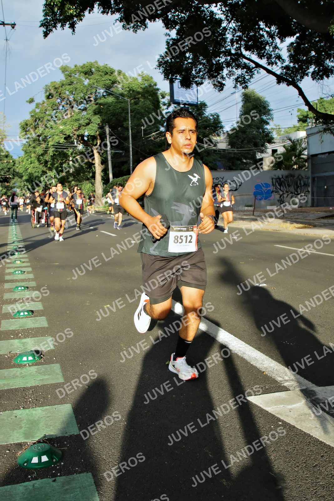 Foto de la X Carrera Leones Negros Red Cola 2026 en Rectoría General de la UdeG, Av. Juárez 976 (meta en Av. Enrique Díaz de León y Pedro Moreno), Guadalajara a las 07:46 · dorsal 8512