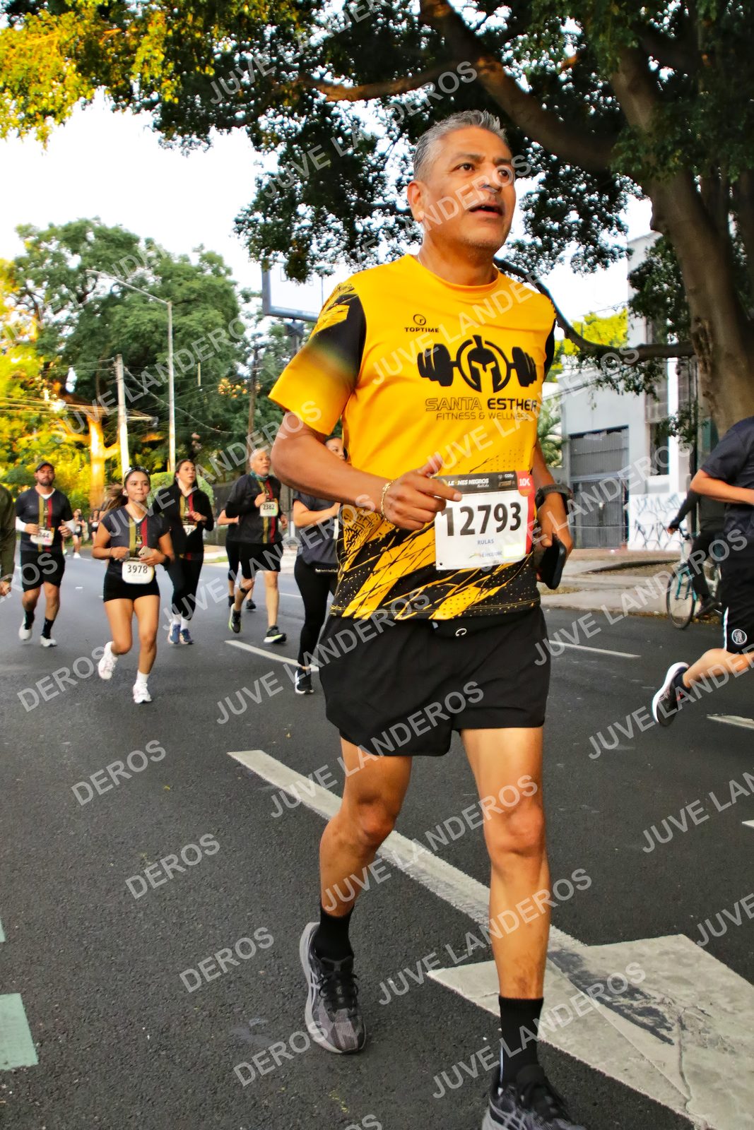 Foto de la X Carrera Leones Negros Red Cola 2026 en Rectoría General de la UdeG, Av. Juárez 976 (meta en Av. Enrique Díaz de León y Pedro Moreno), Guadalajara a las 05:02 · dorsal 12793, 3978
